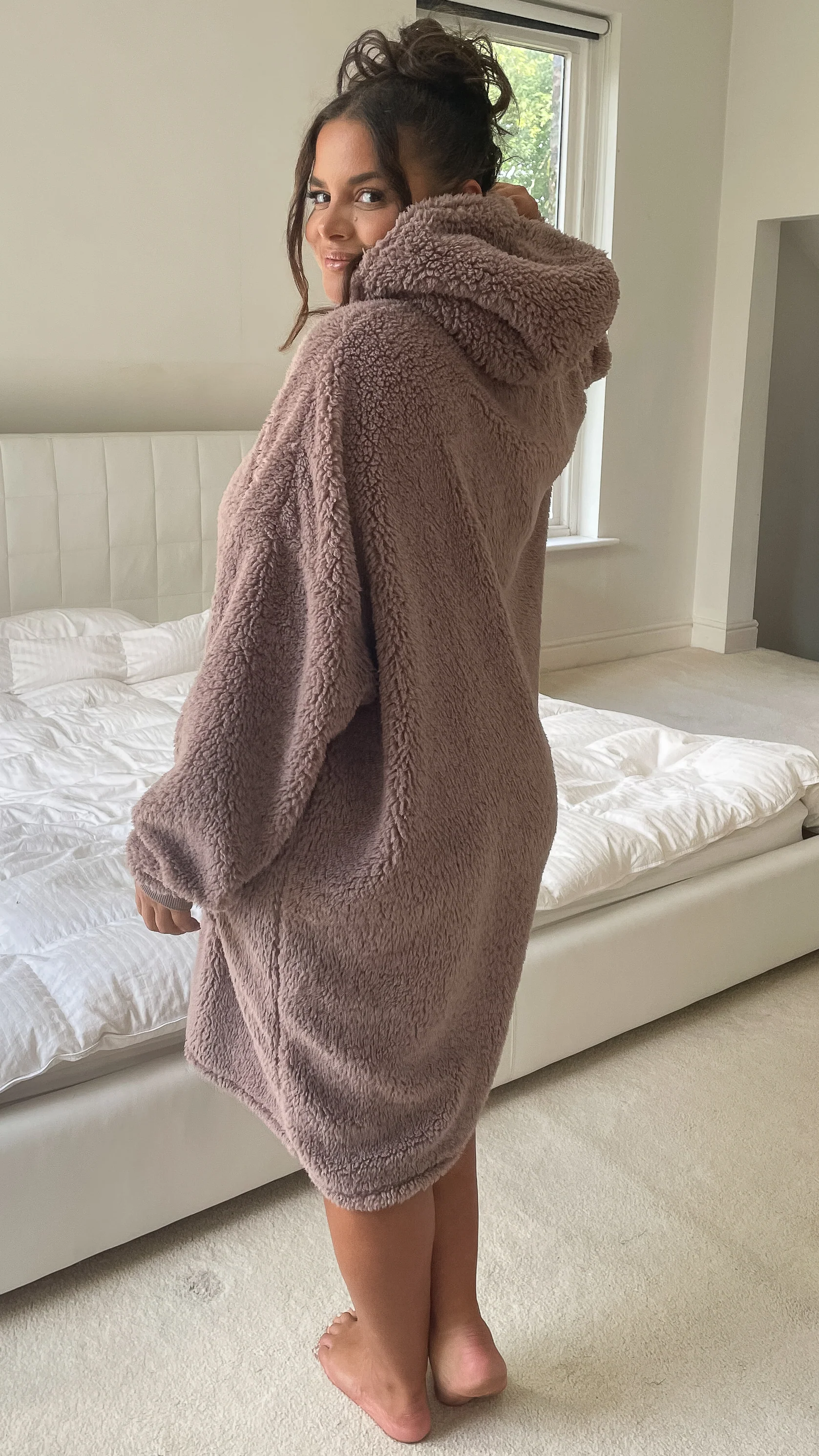Borg Snuggle Hoodie Taupe - Image 8