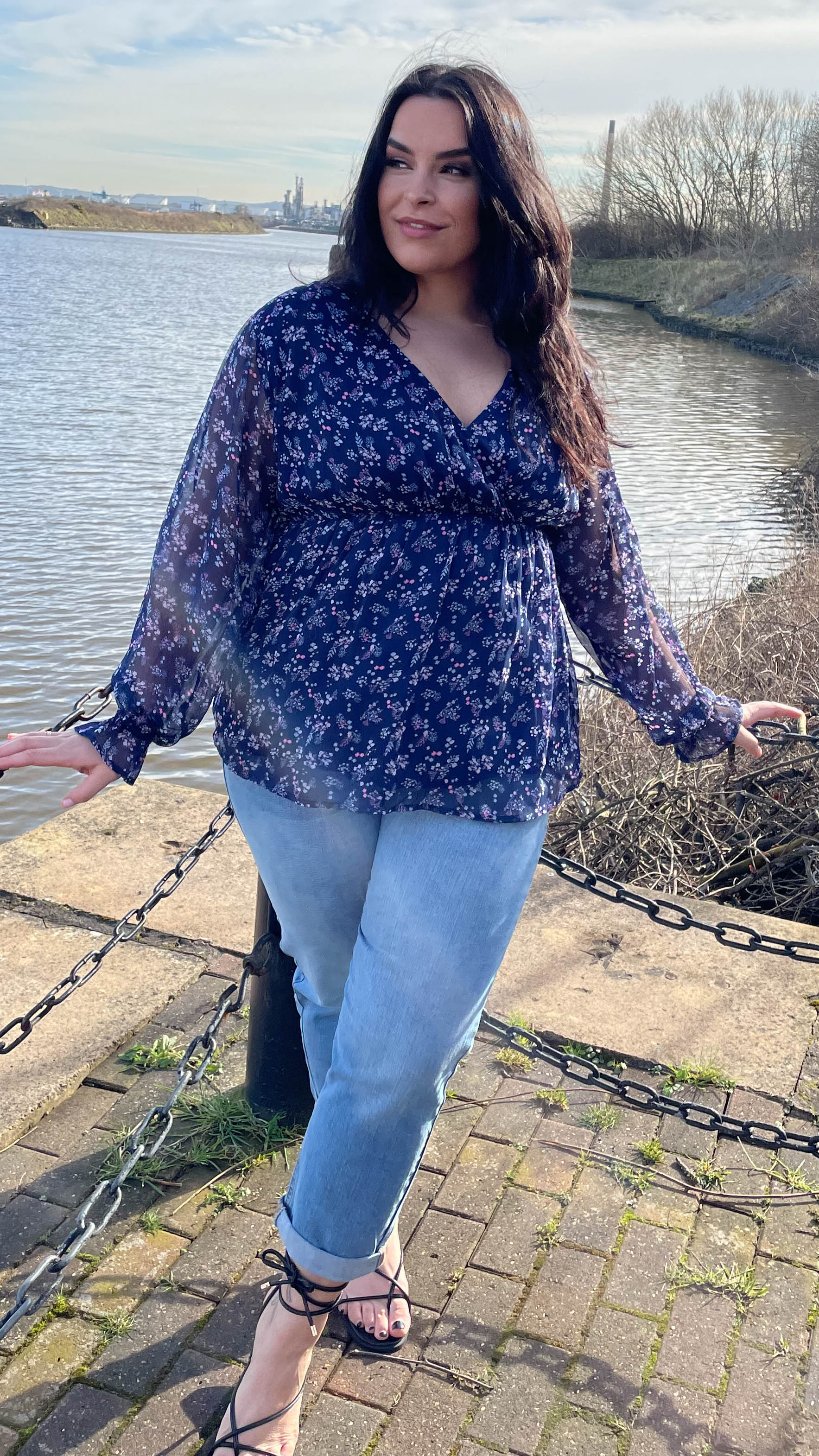 CurveWow Wrap Top Navy Ditsy Floral - Image 3