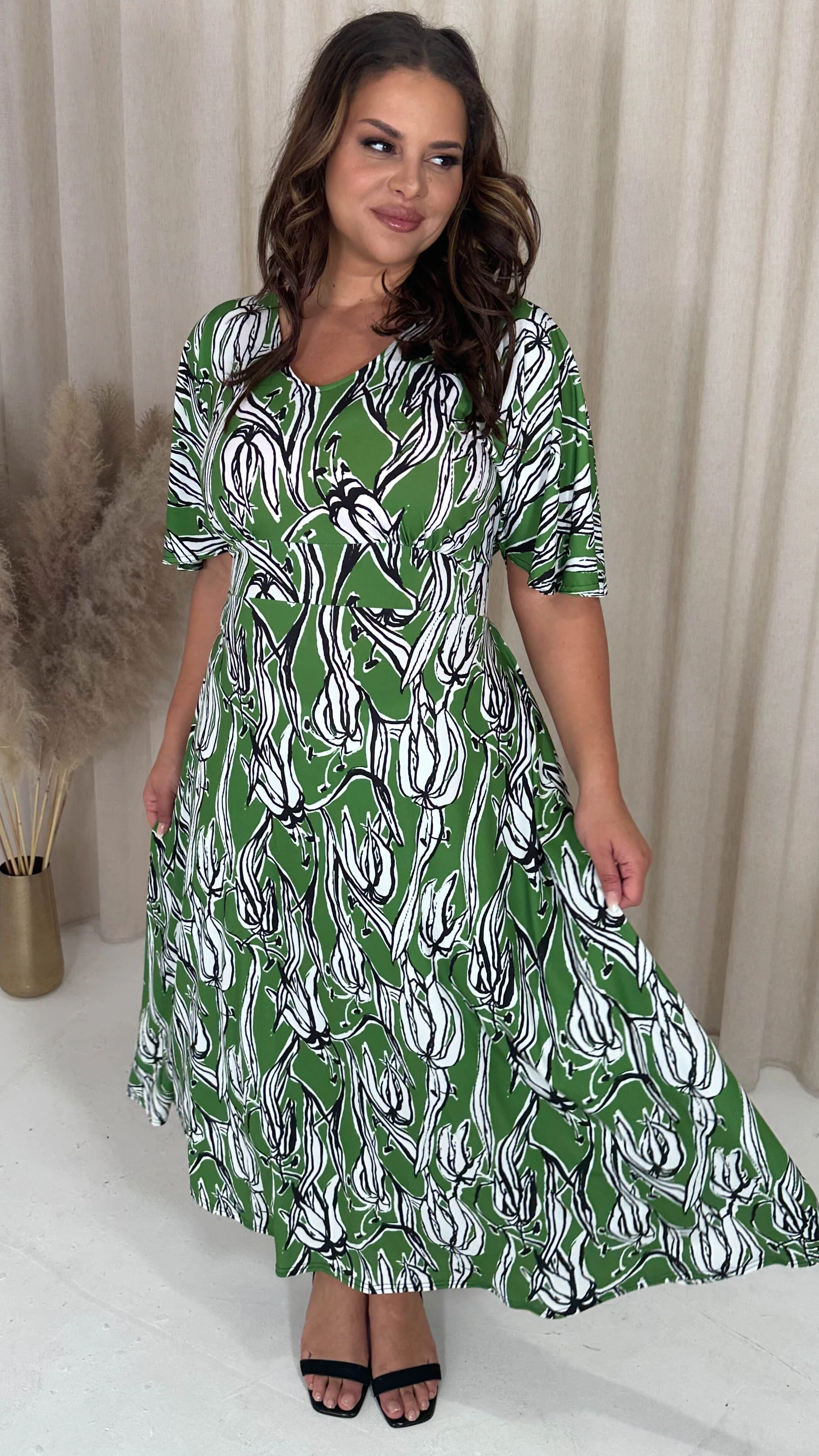 CurveWow Angel Sleeve Tie Back Maxi Dress Green Floral - Image 4