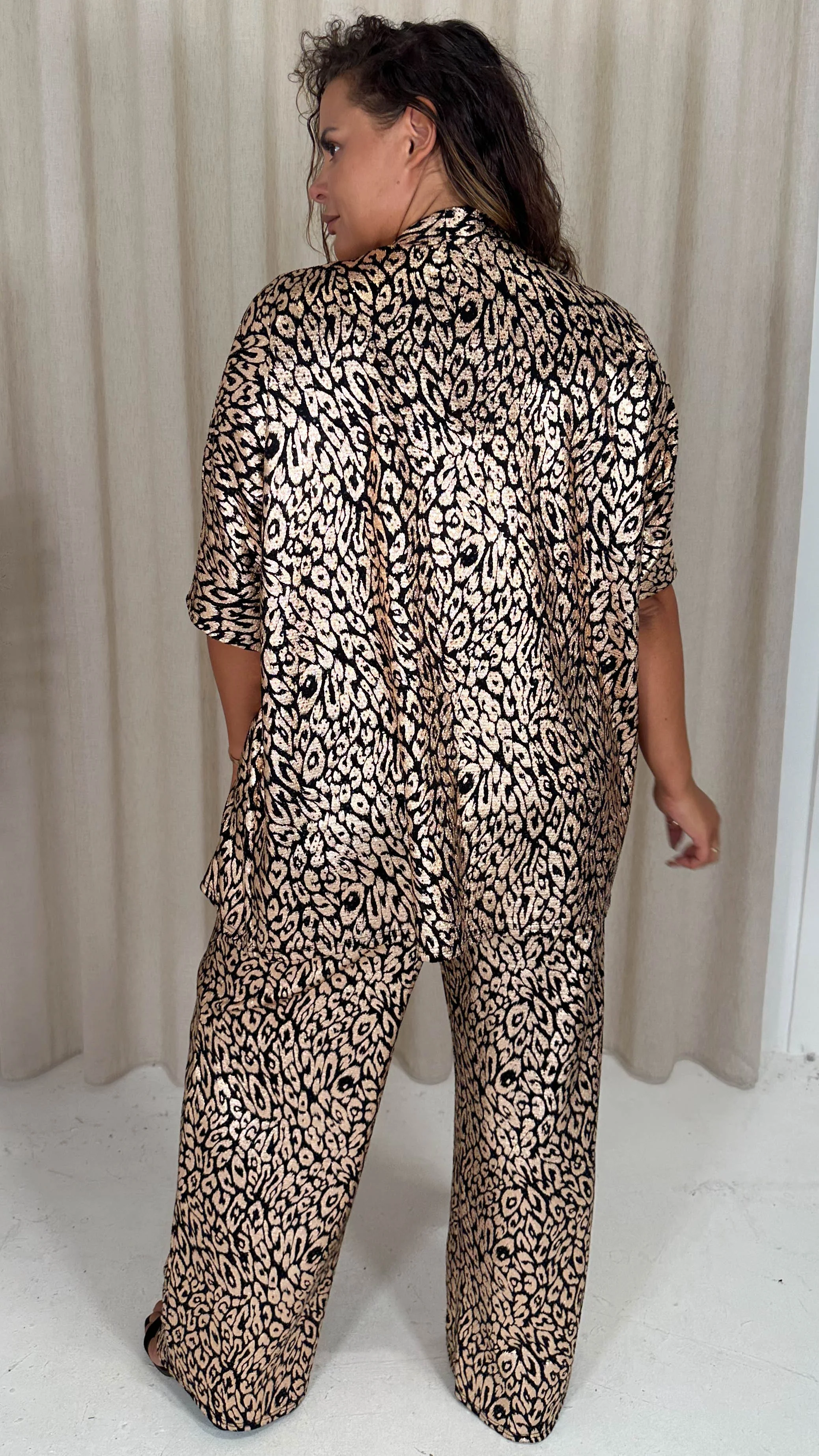 CurveWow Animal Glitter Kimono Gold - Image 8