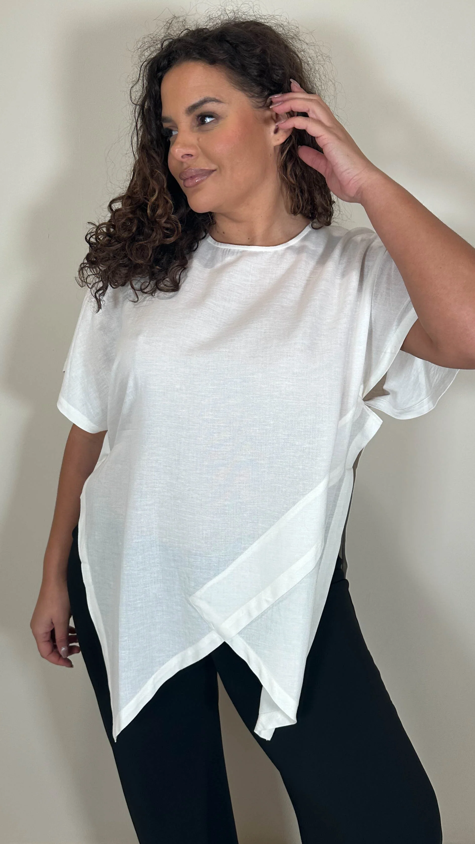 CurveWow Asymmetric Top White - Image 3