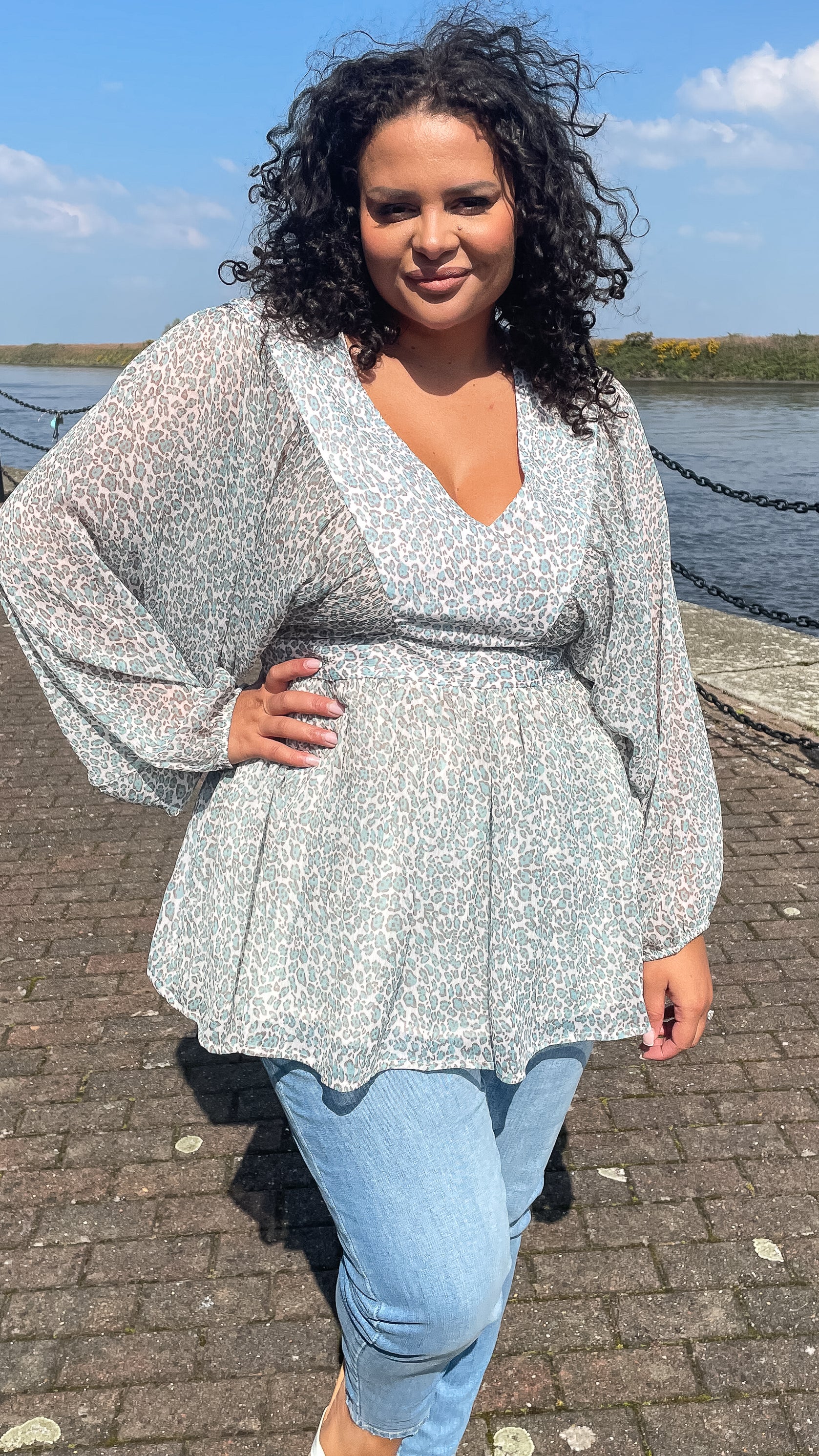 CurveWow Balloon Sleeve Blouse Green Leopard - Image 2