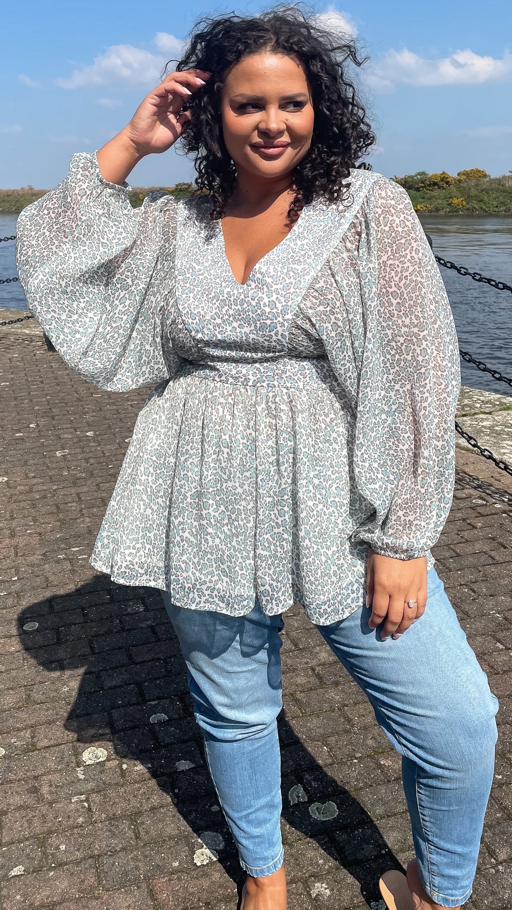 CurveWow Balloon Sleeve Blouse Green Leopard - Image 4