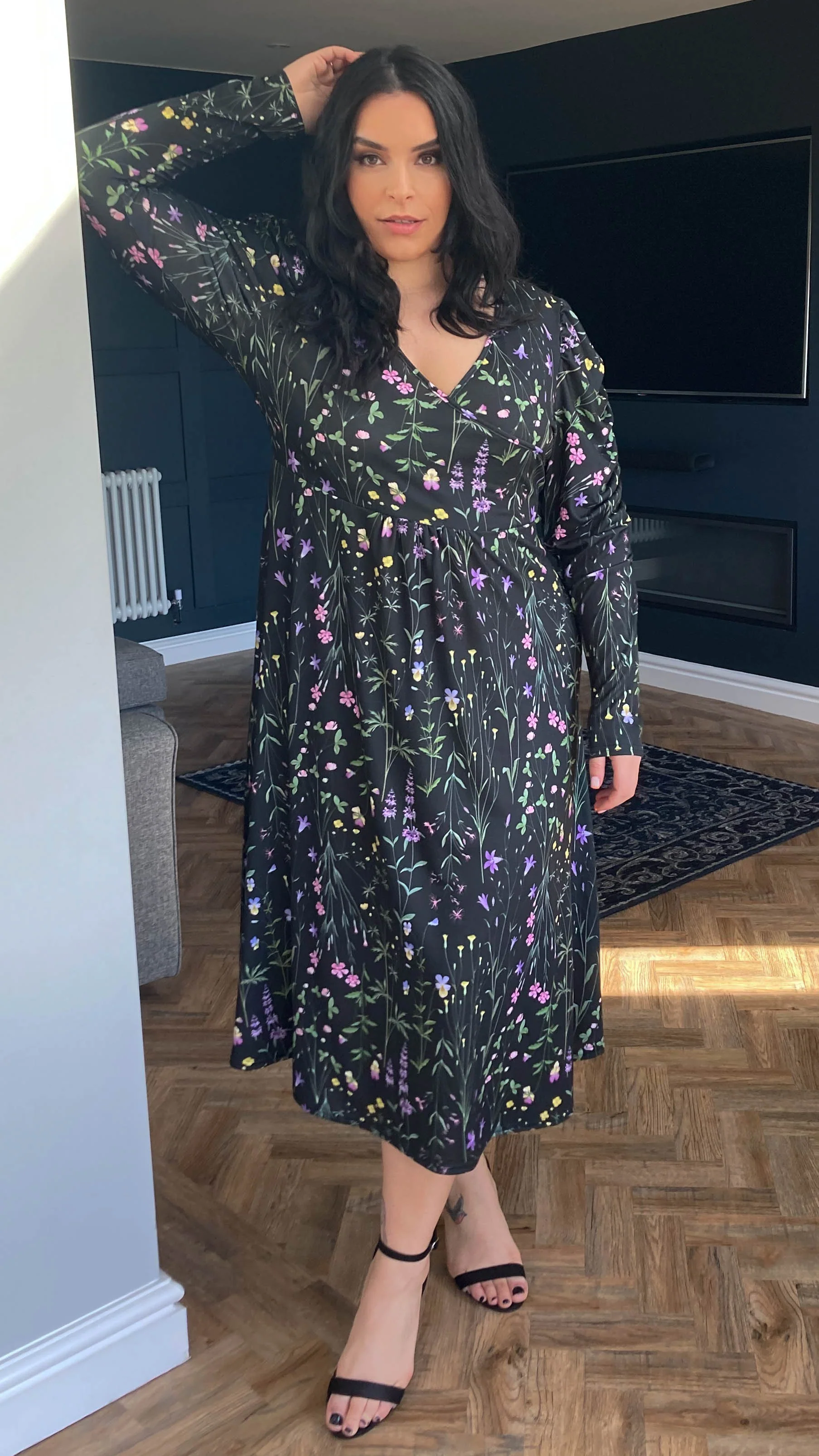 CurveWow Balloon Sleeve Floral Wrap Dress Black - Image 3