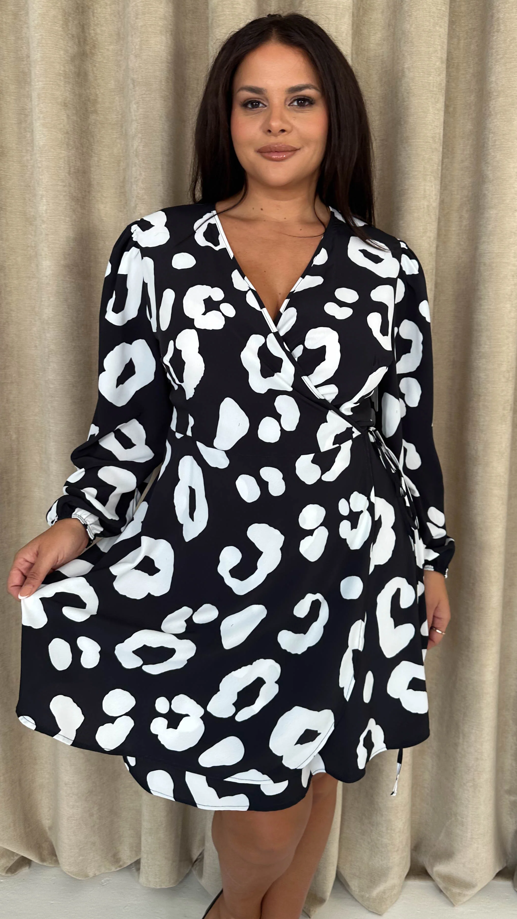 CurveWow Balloon Sleeve Wrap Mini Dress Black & White Leopard - Image 4
