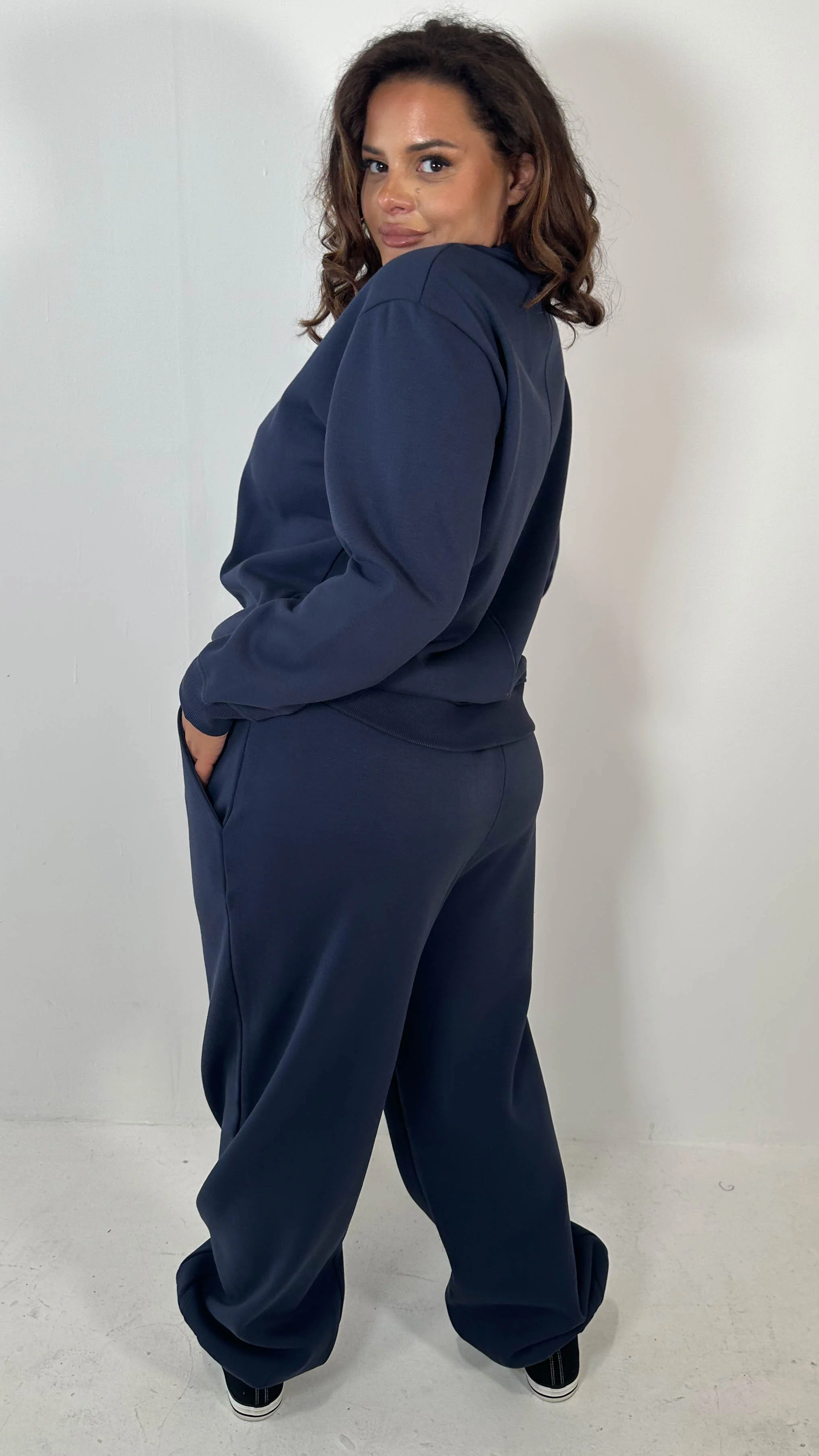 CurveWow Basic Crew Neck Sweat Navy - Image 4