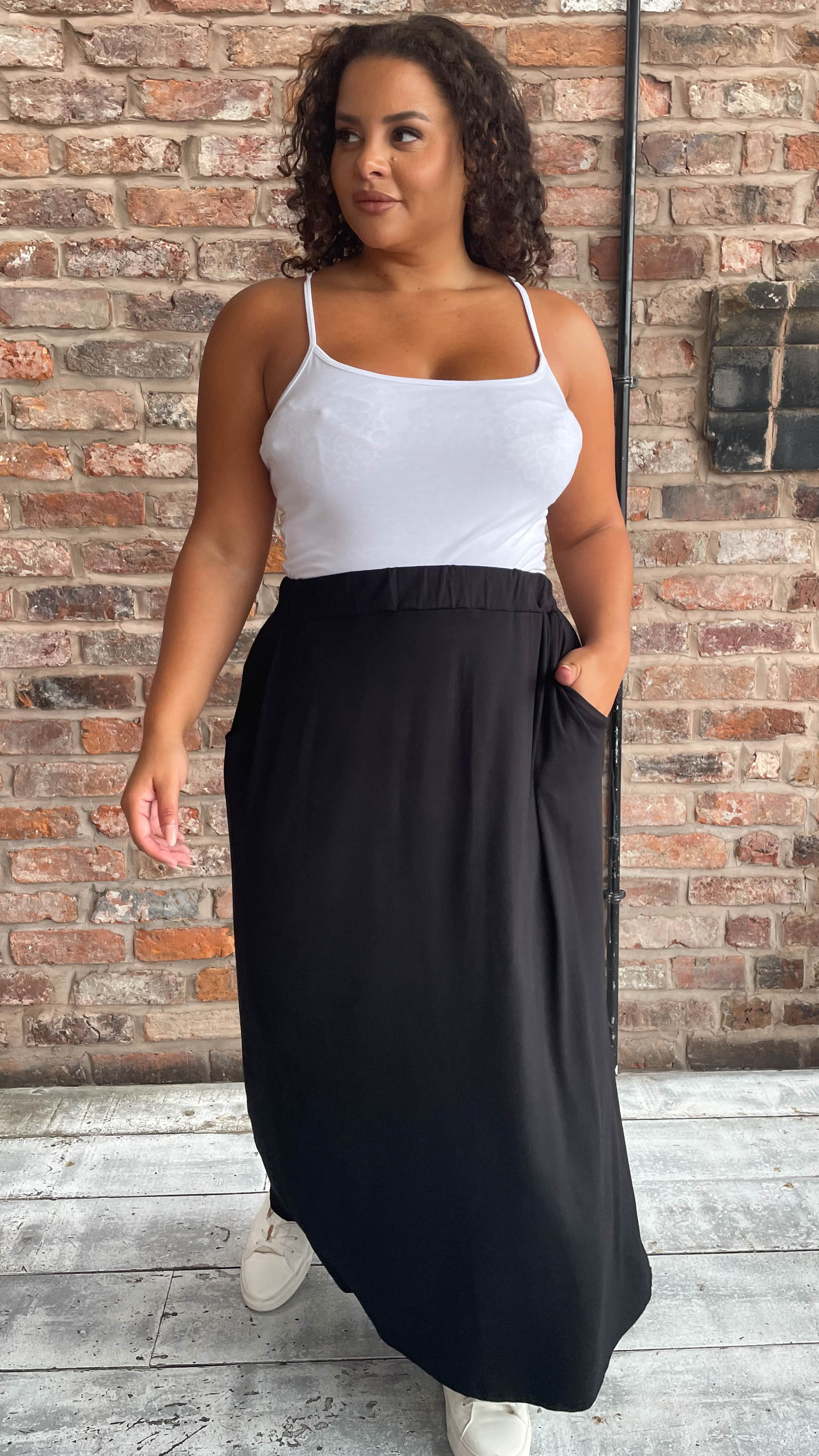CurveWow Basic Pocket Maxi Skirt Black - Image 4