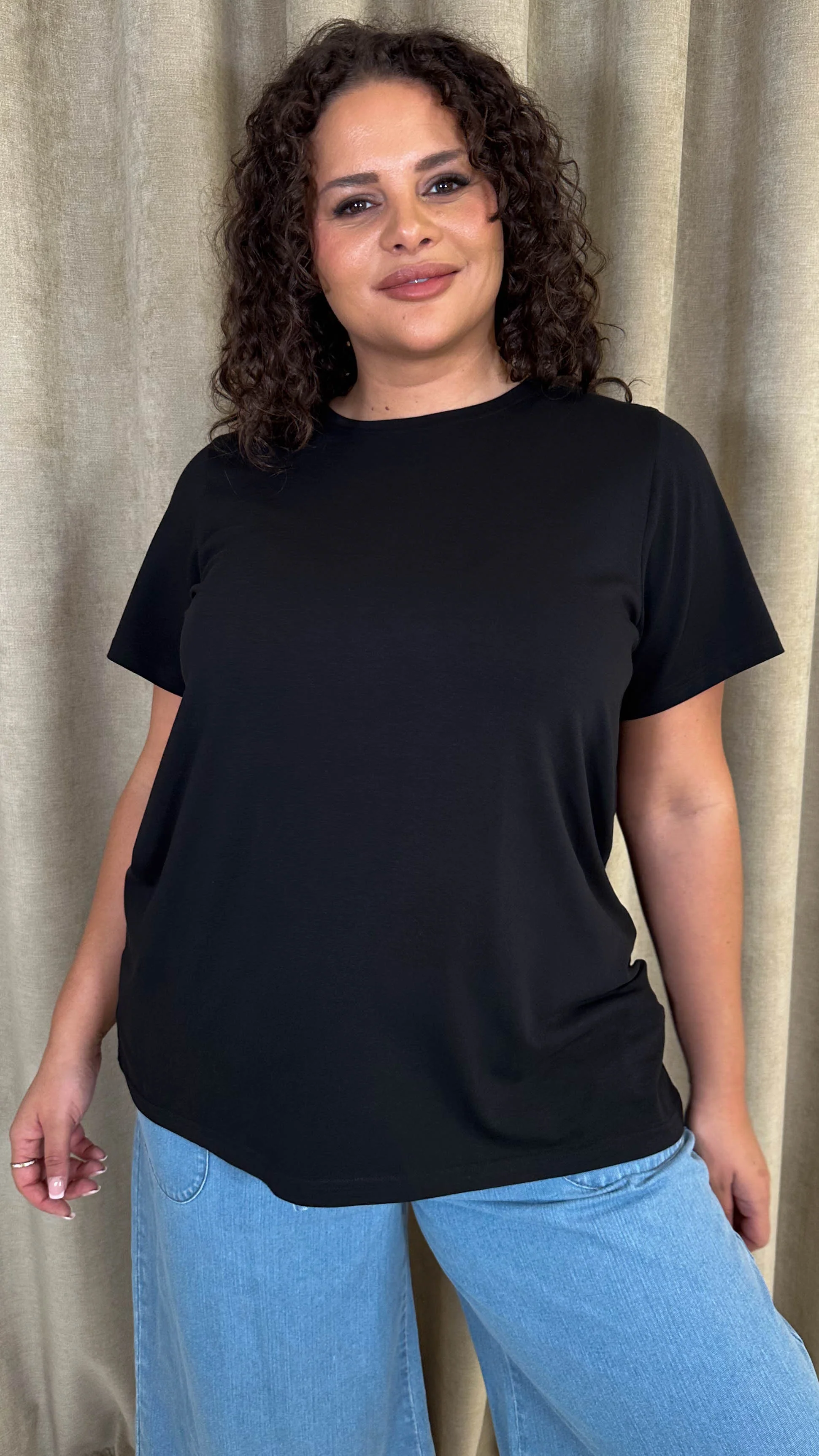 CurveWow Basic T-Shirt Black - Image 3