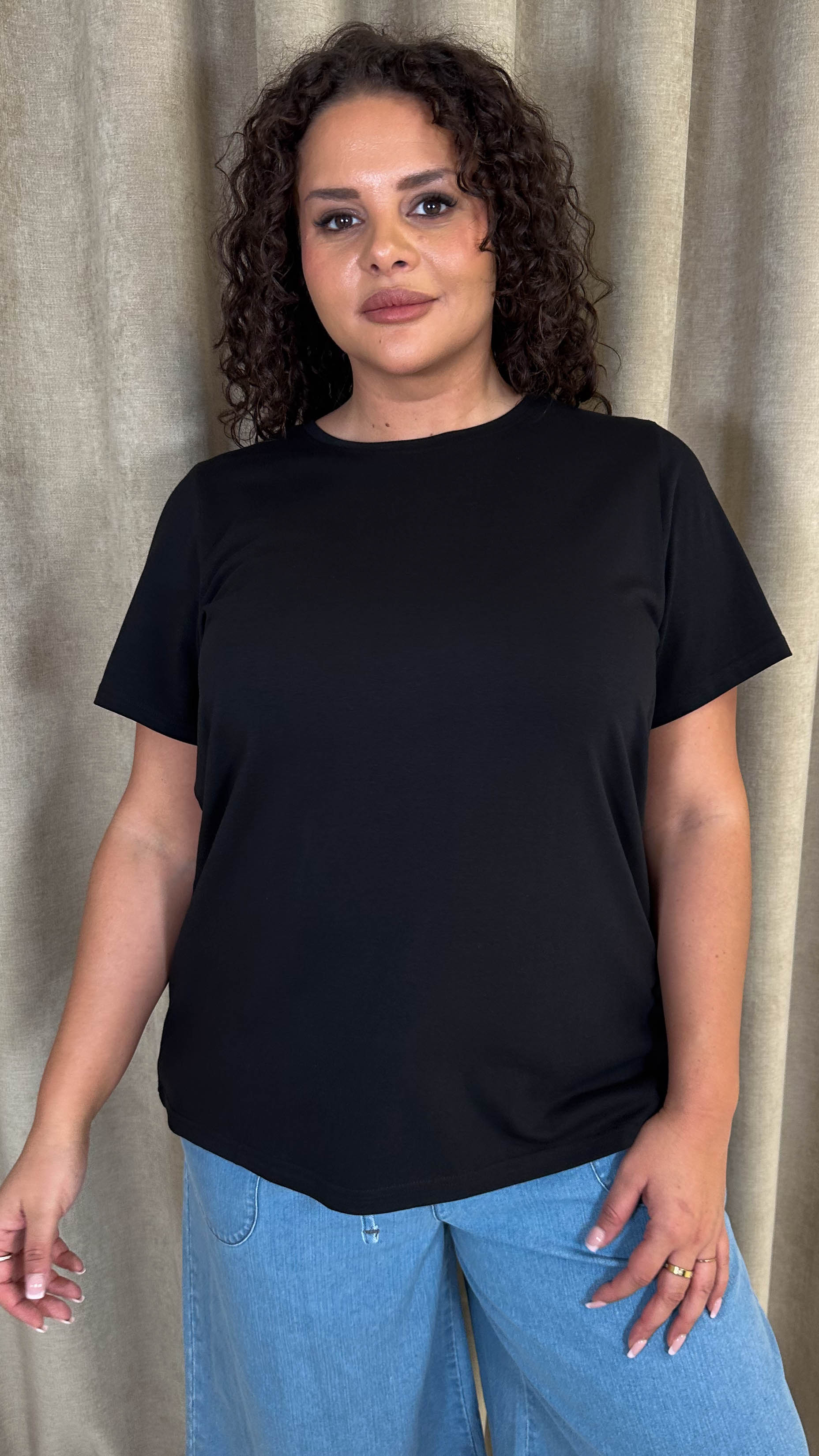 CurveWow Basic T-Shirt Black - Image 5