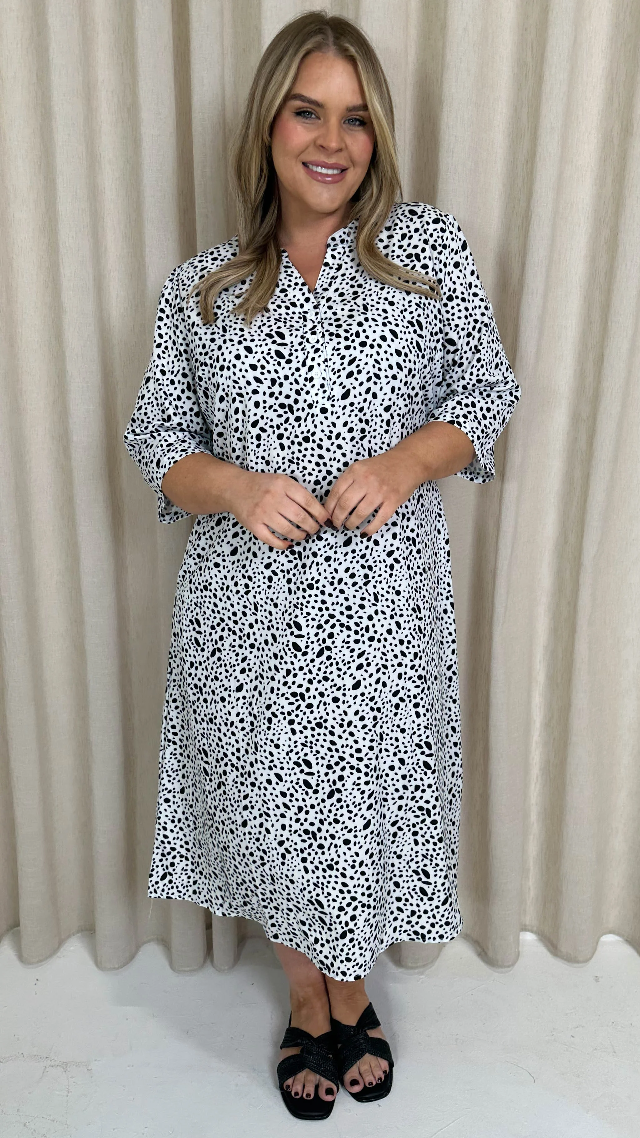 CurveWow Button Front Midi Shift Dress Mono Spot - Image 5