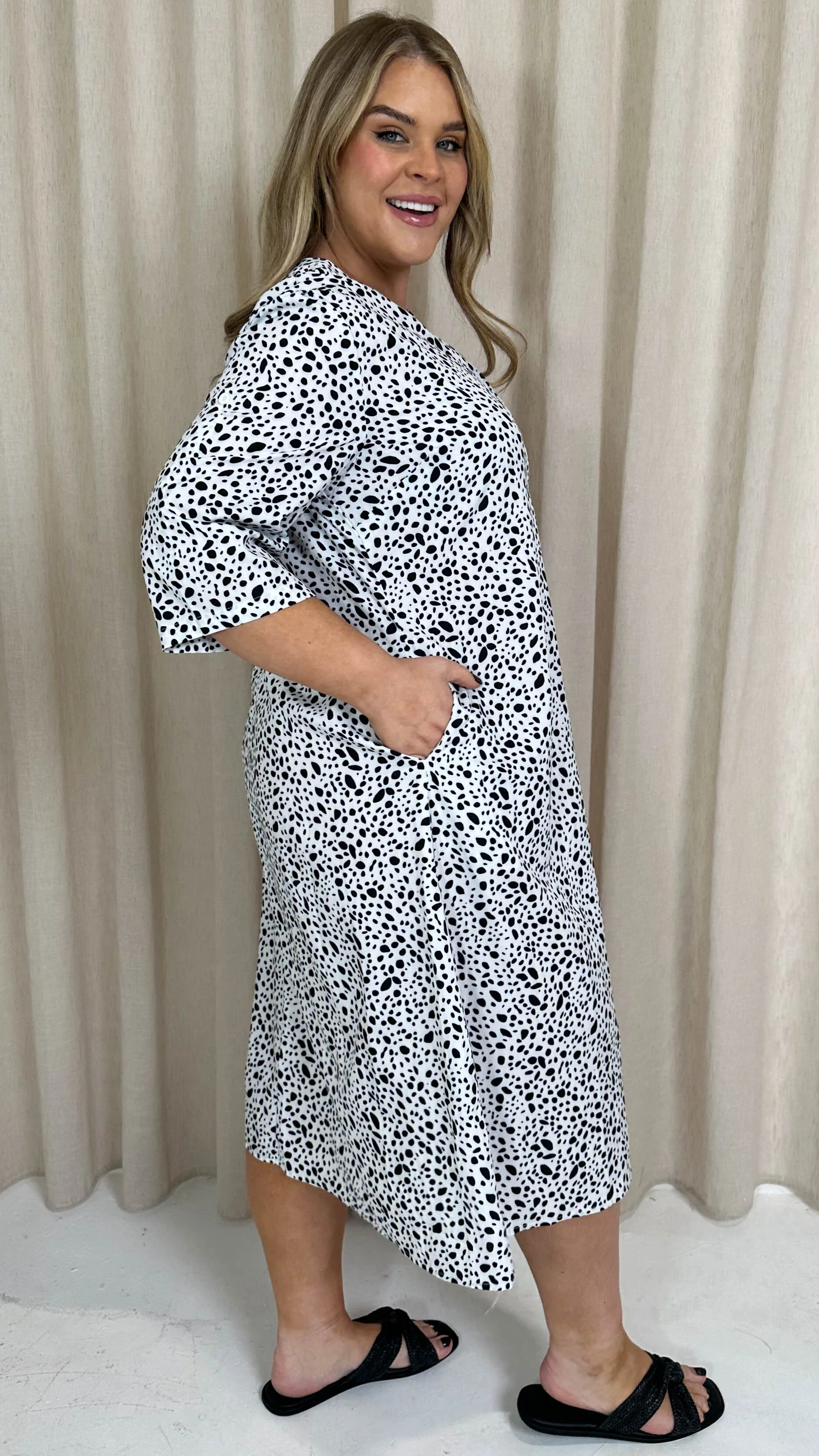 CurveWow Button Front Midi Shift Dress Mono Spot - Image 7
