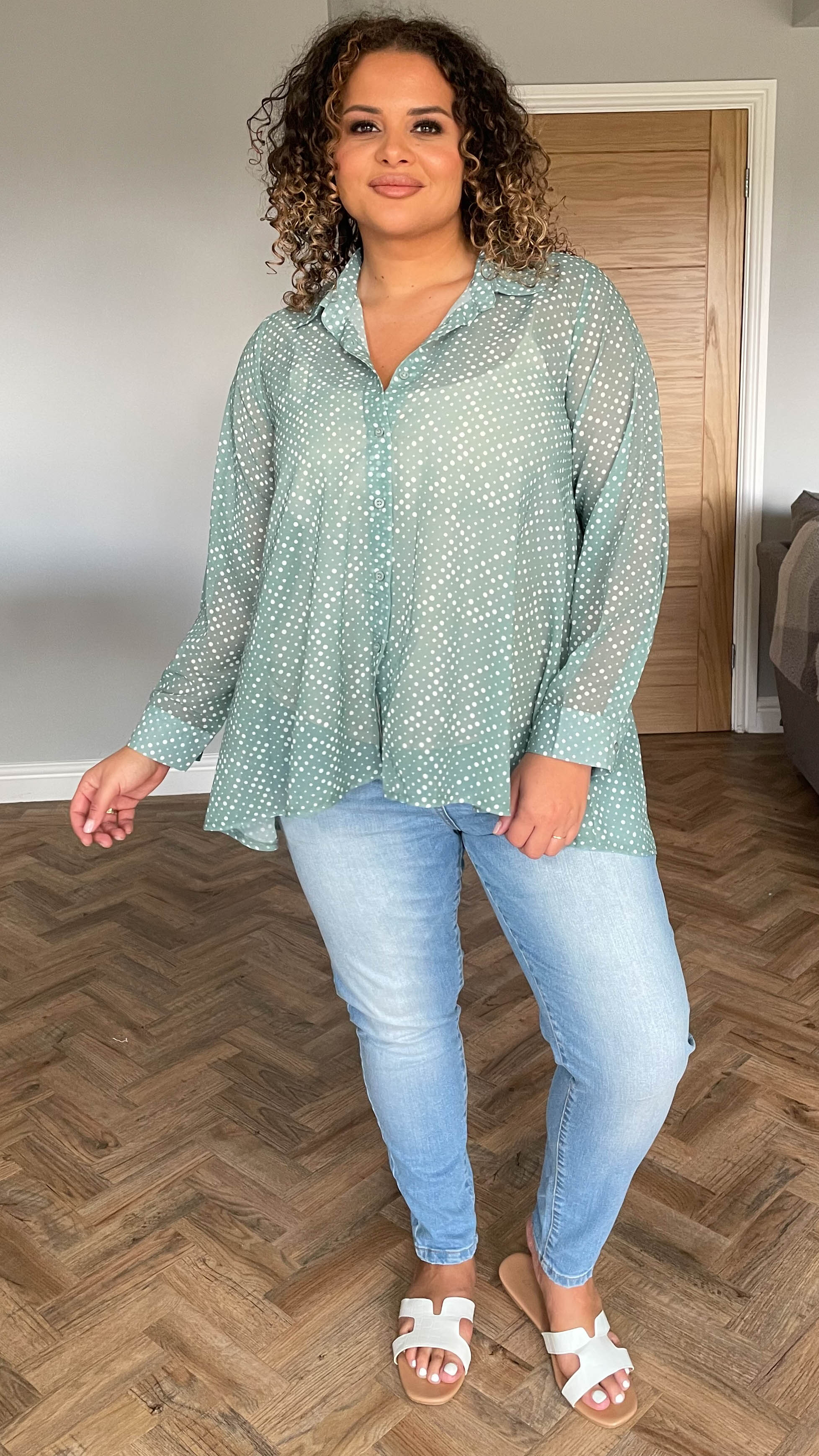 CurveWow Button Through Dipped Hem Shirt Green Spot - Image 3