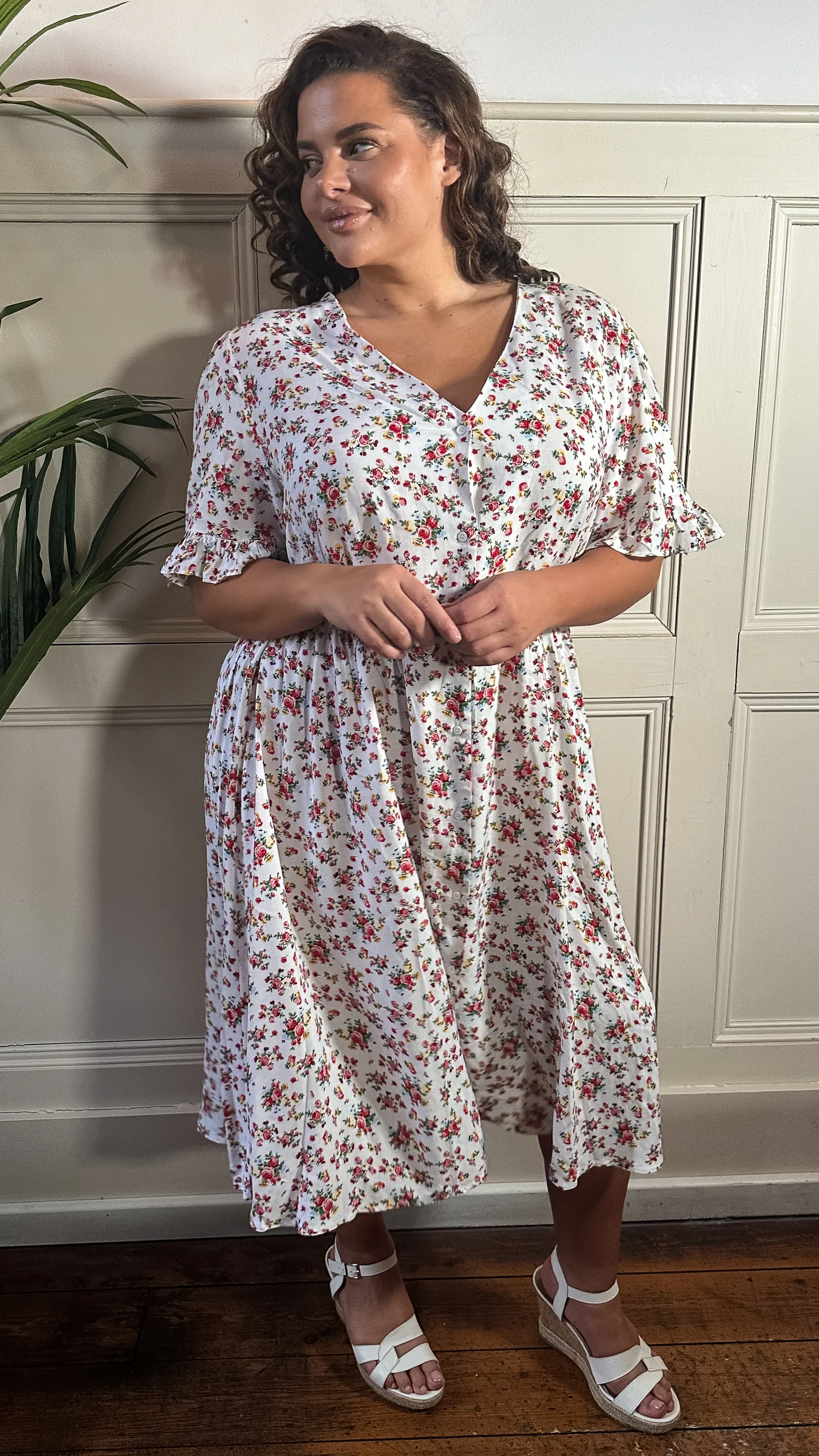 CurveWow Button Through Dress White Floral - Image 4