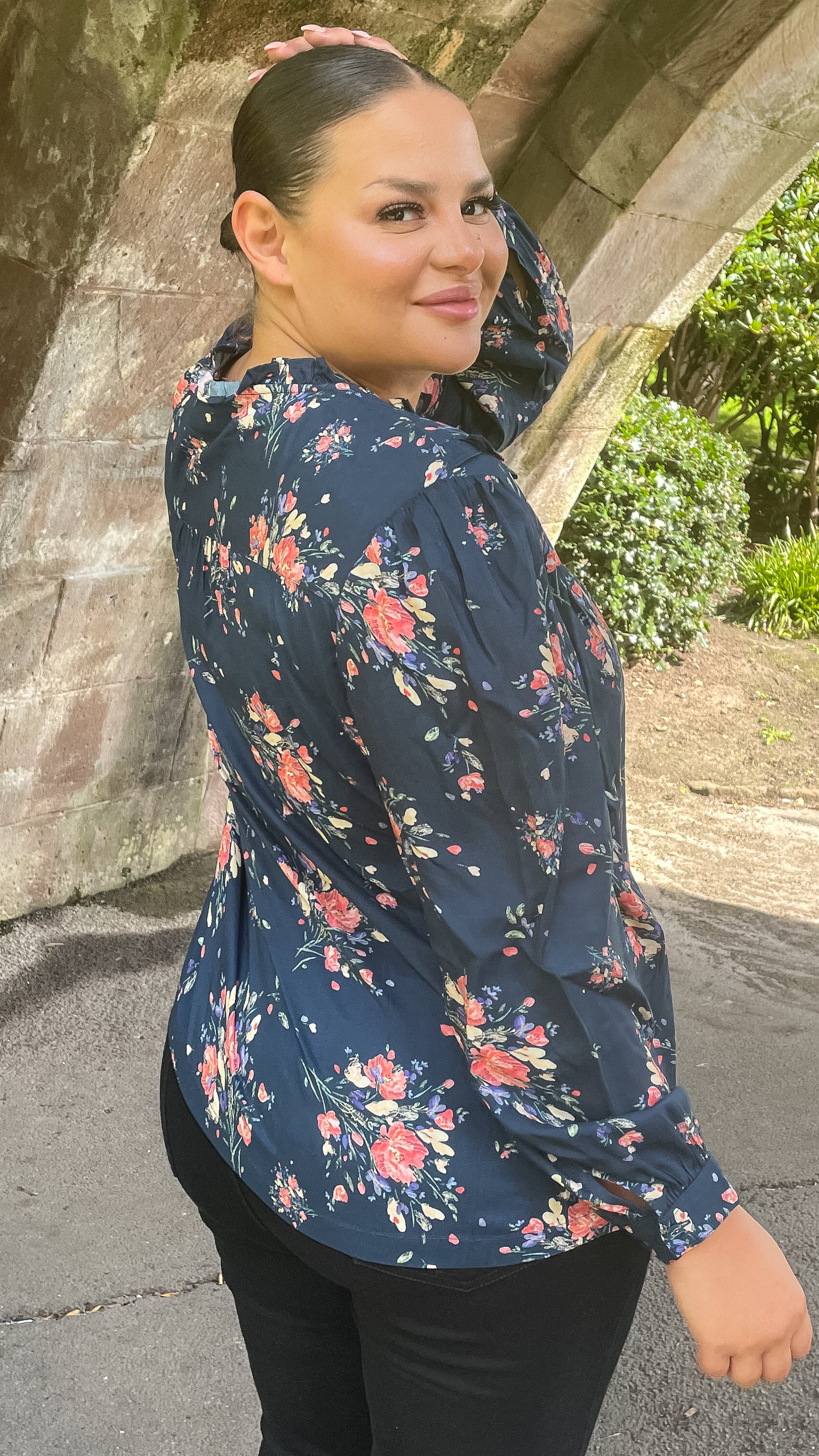 CurveWow Frill Detail Blouse Floral Navy - Image 6