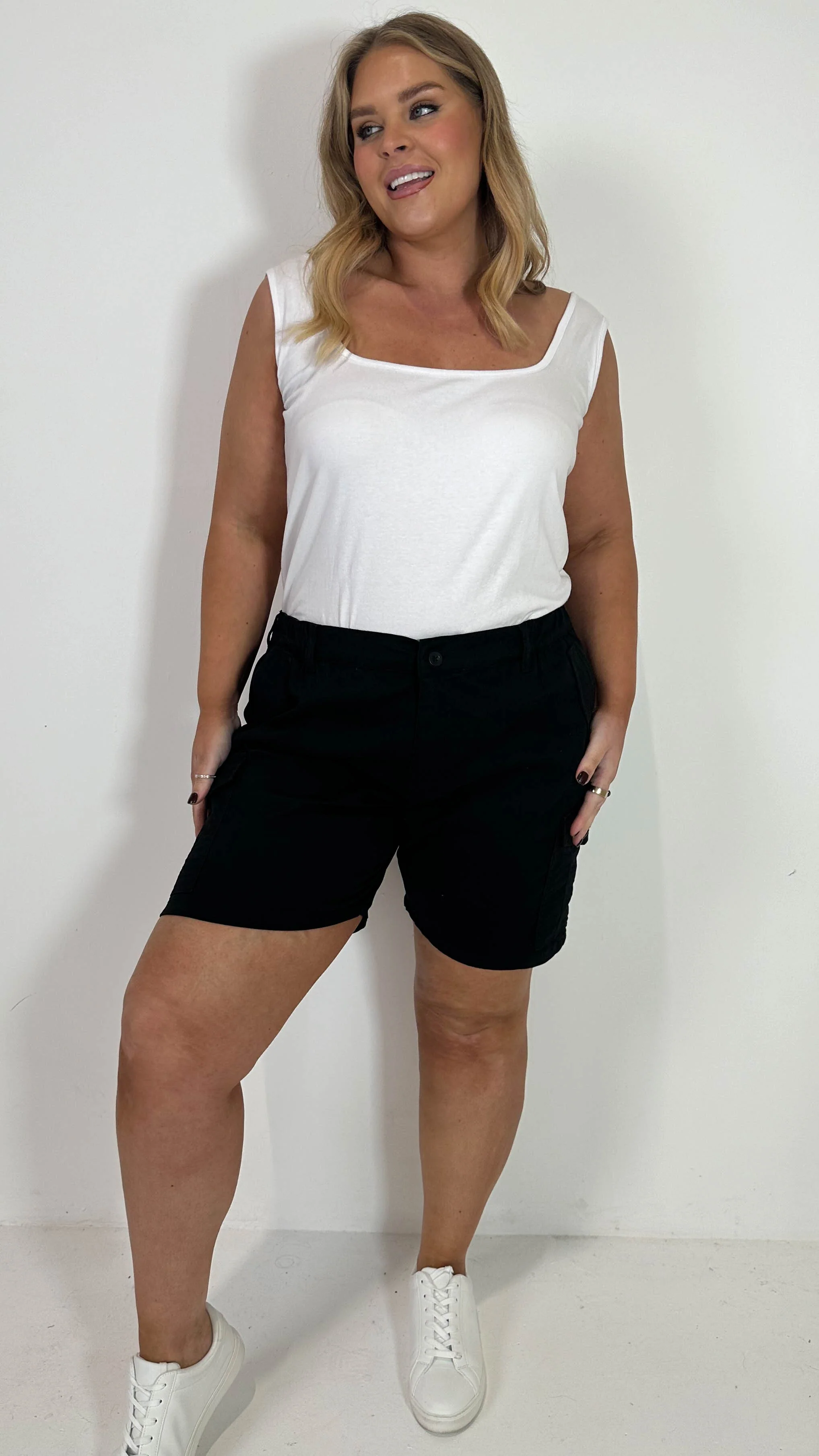 CurveWow Cargo Shorts Black - Image 3