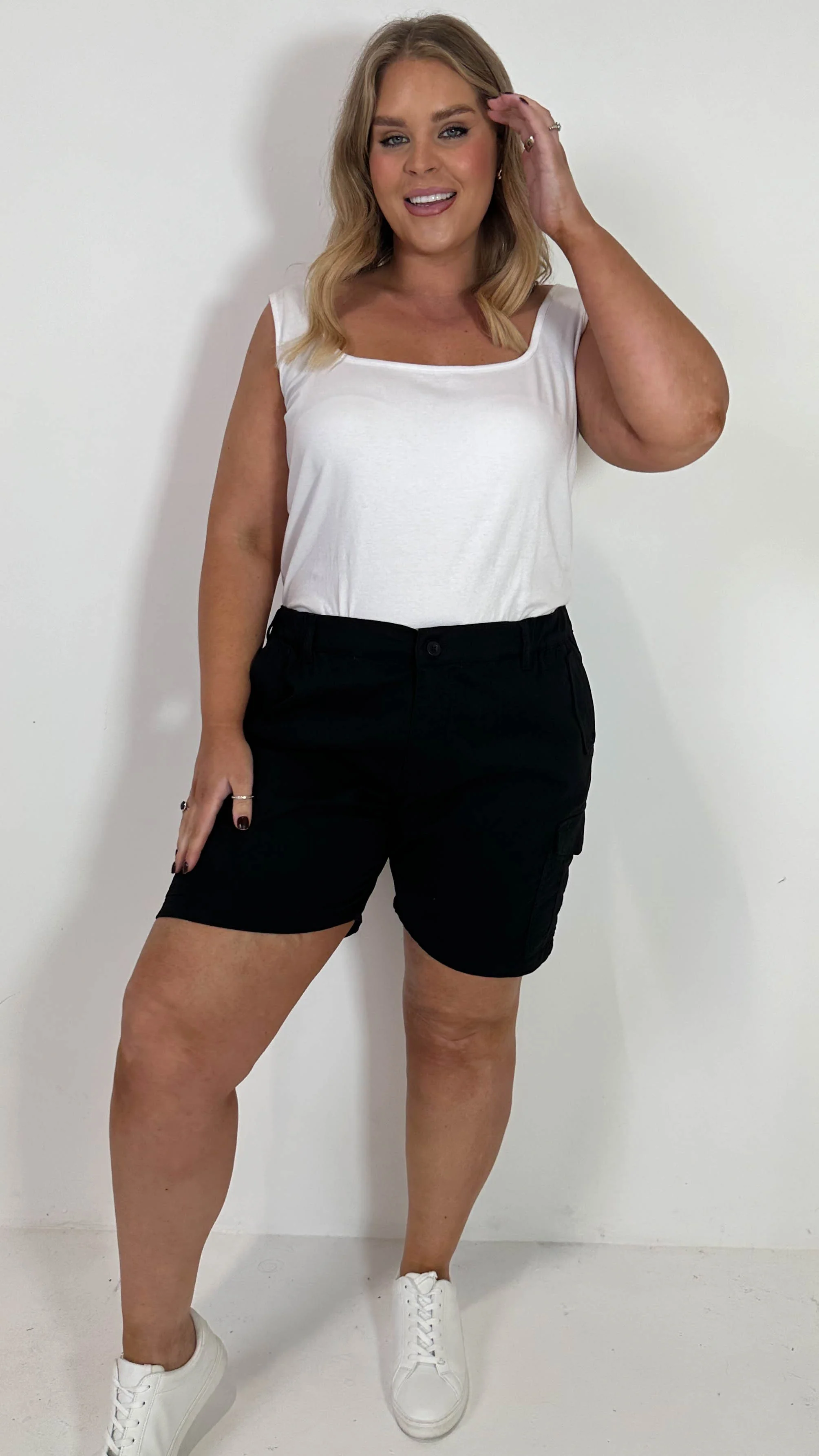 CurveWow Cargo Shorts Black - Image 4