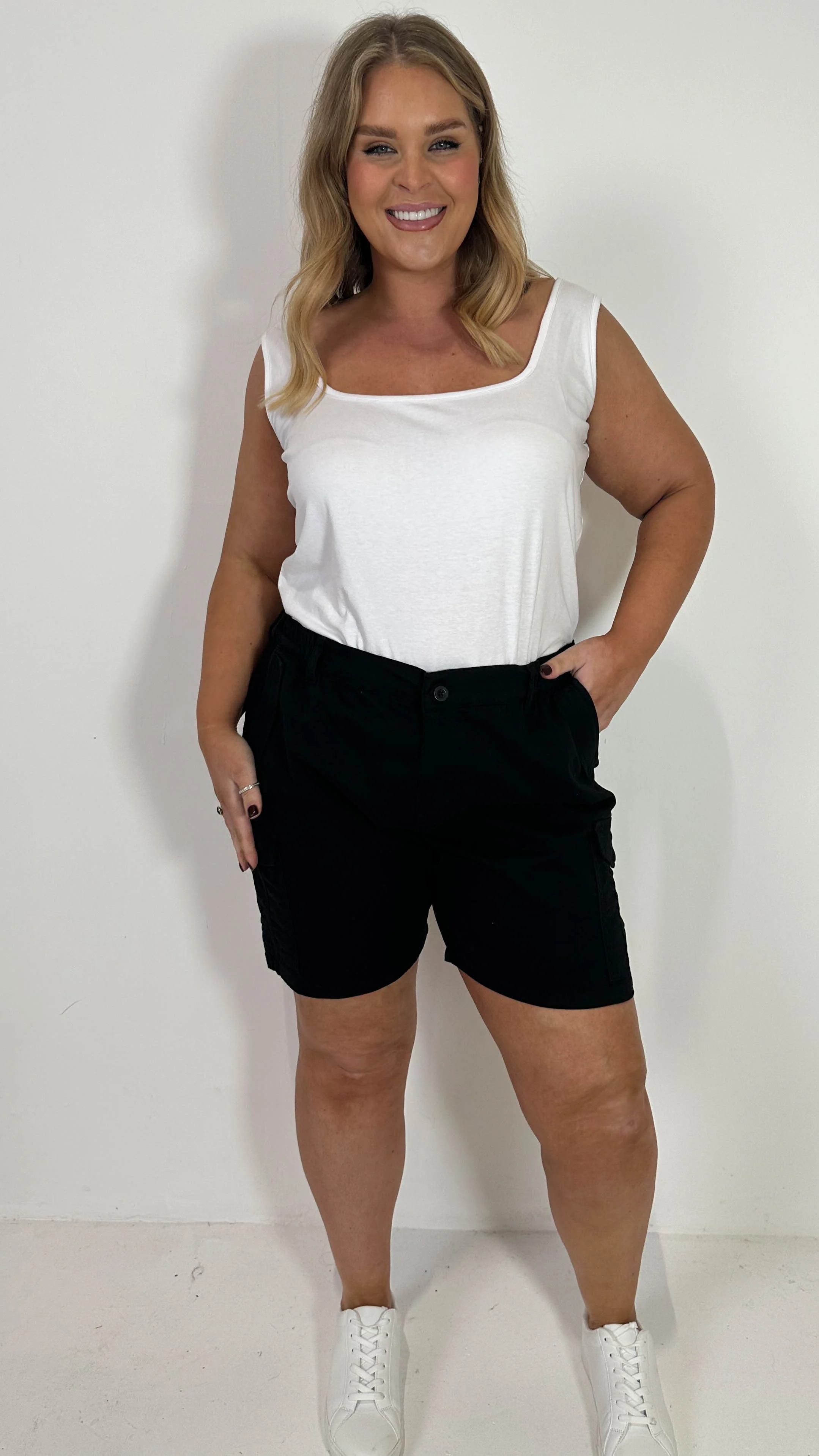 CurveWow Cargo Shorts Black - Image 5