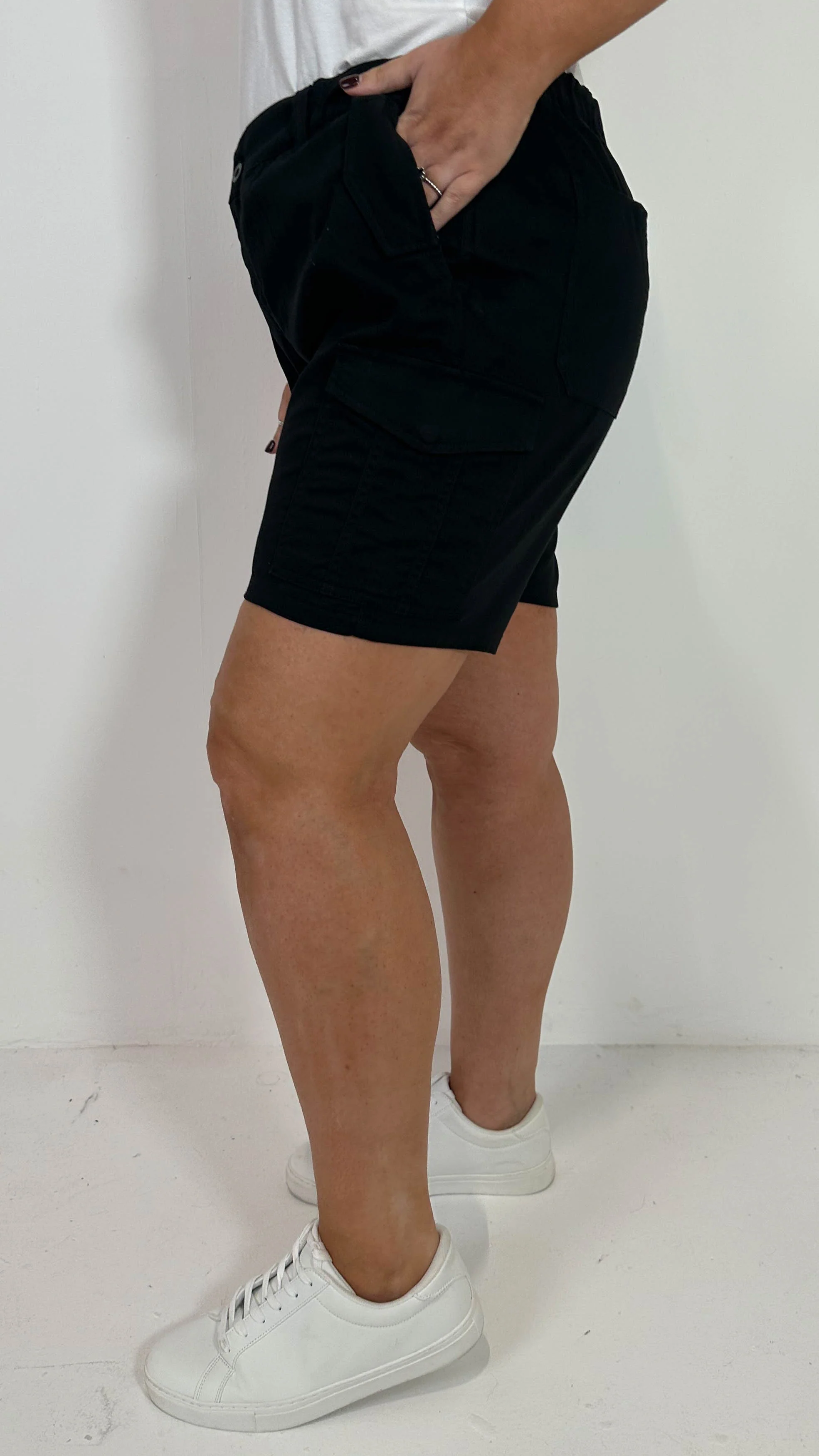 CurveWow Cargo Shorts Black - Image 6
