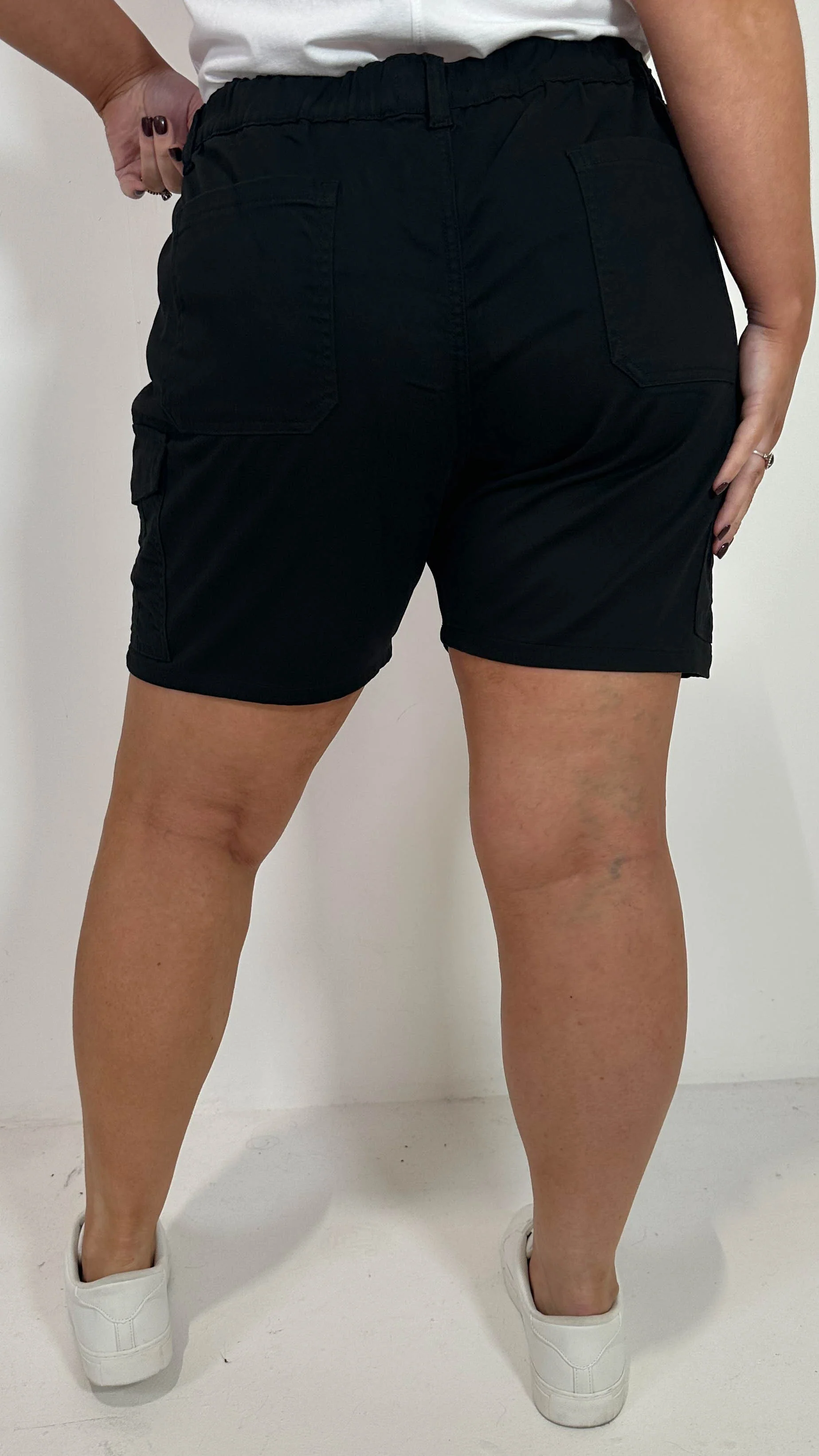 CurveWow Cargo Shorts Black - Image 7