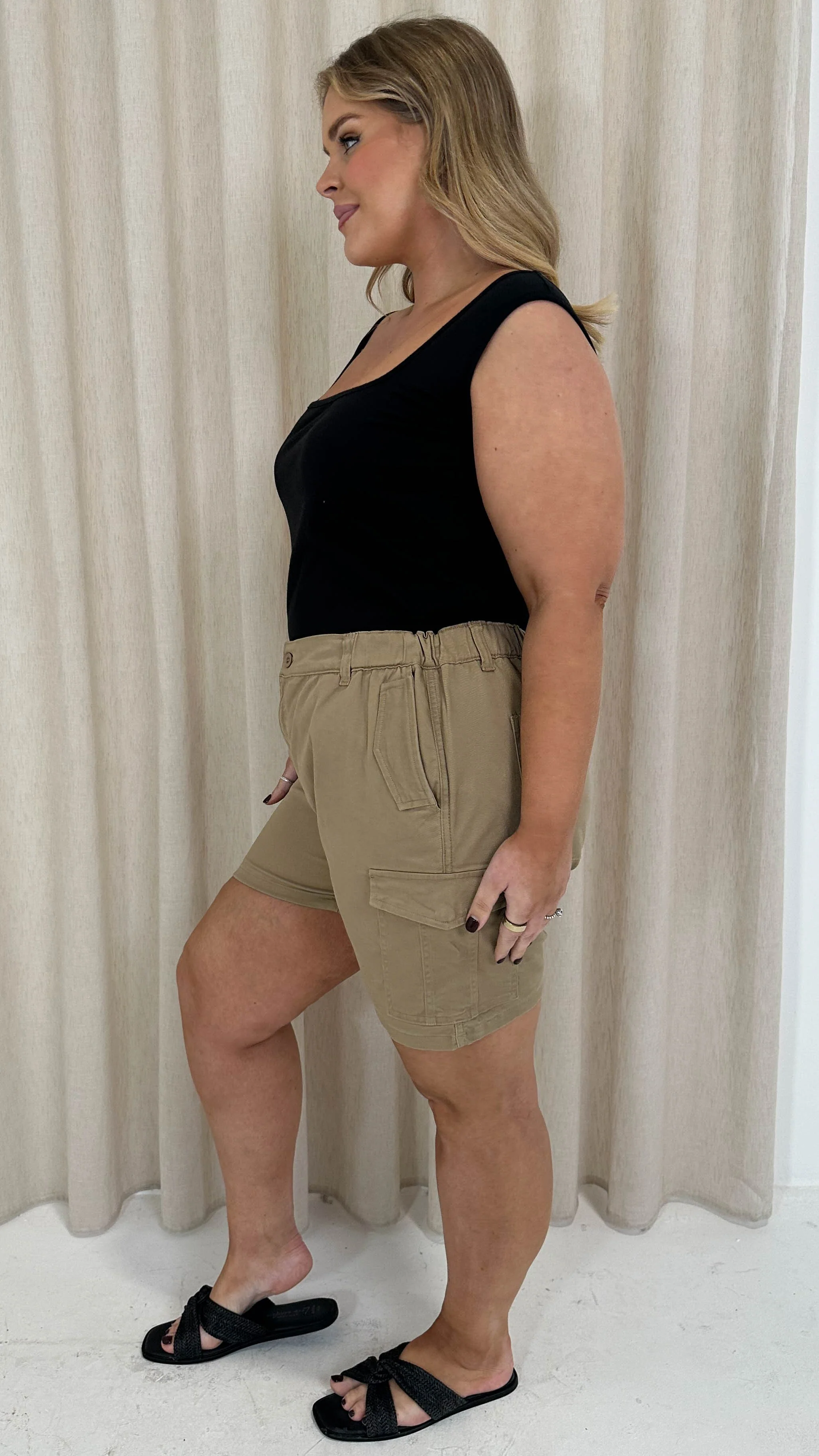 CurveWow Cargo Shorts Camel - Image 6
