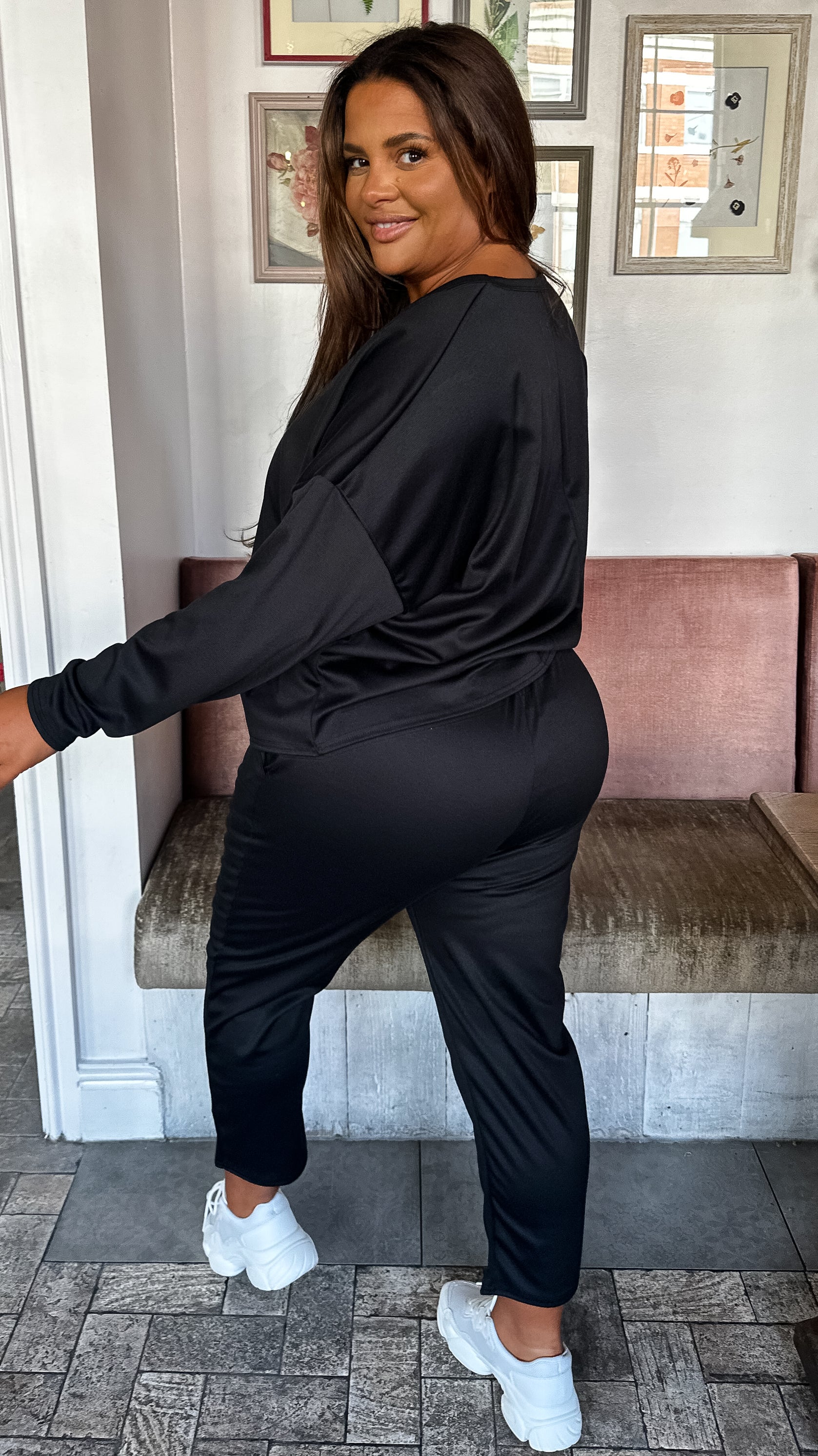 CurveWow Cropped Joggers Black - Image 7