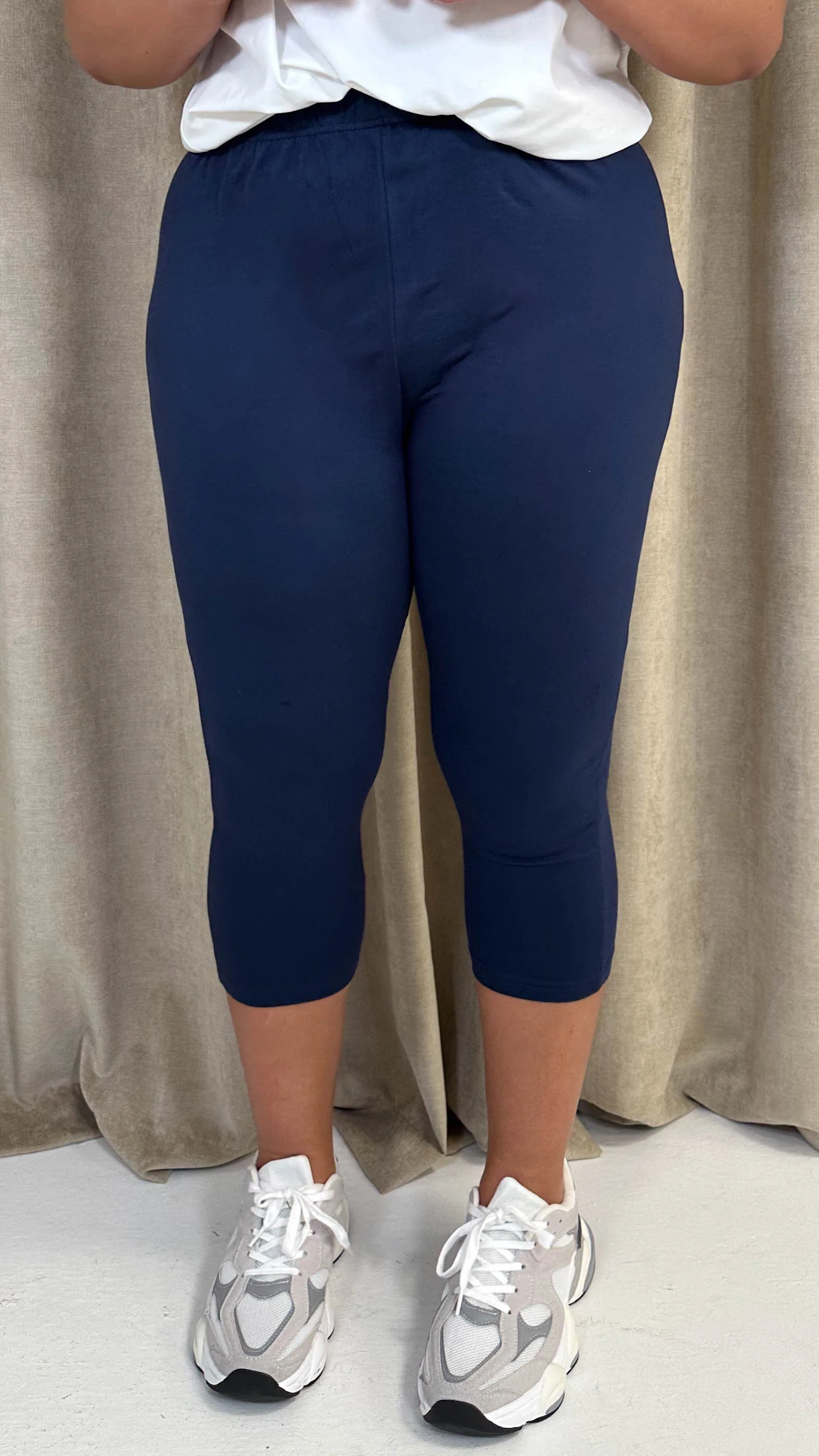 CurveWow Basic Cropped Leggings Navy - Image 3