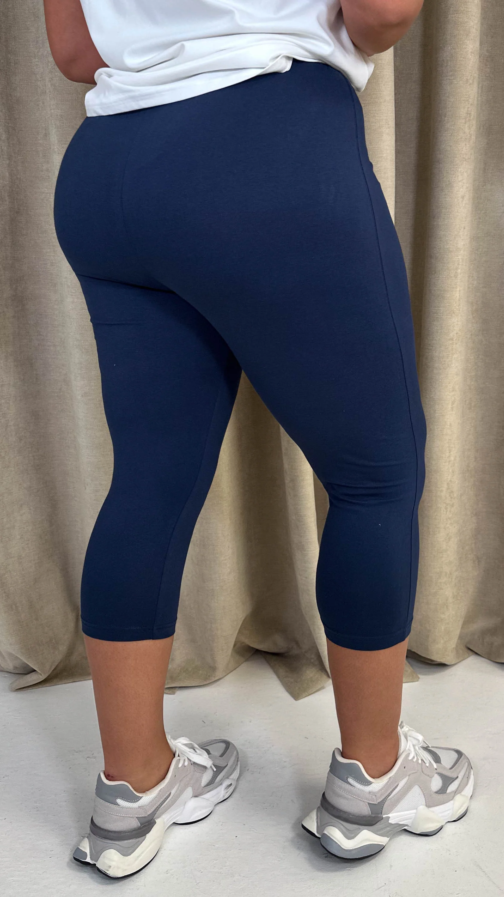CurveWow Basic Cropped Leggings Navy - Image 5