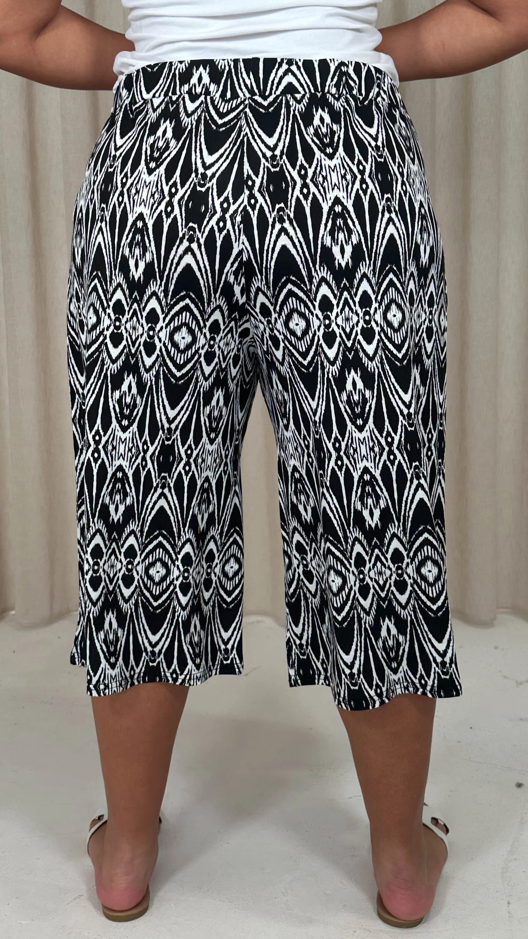 CurveWow Culotte Aztec Print Black - Image 7