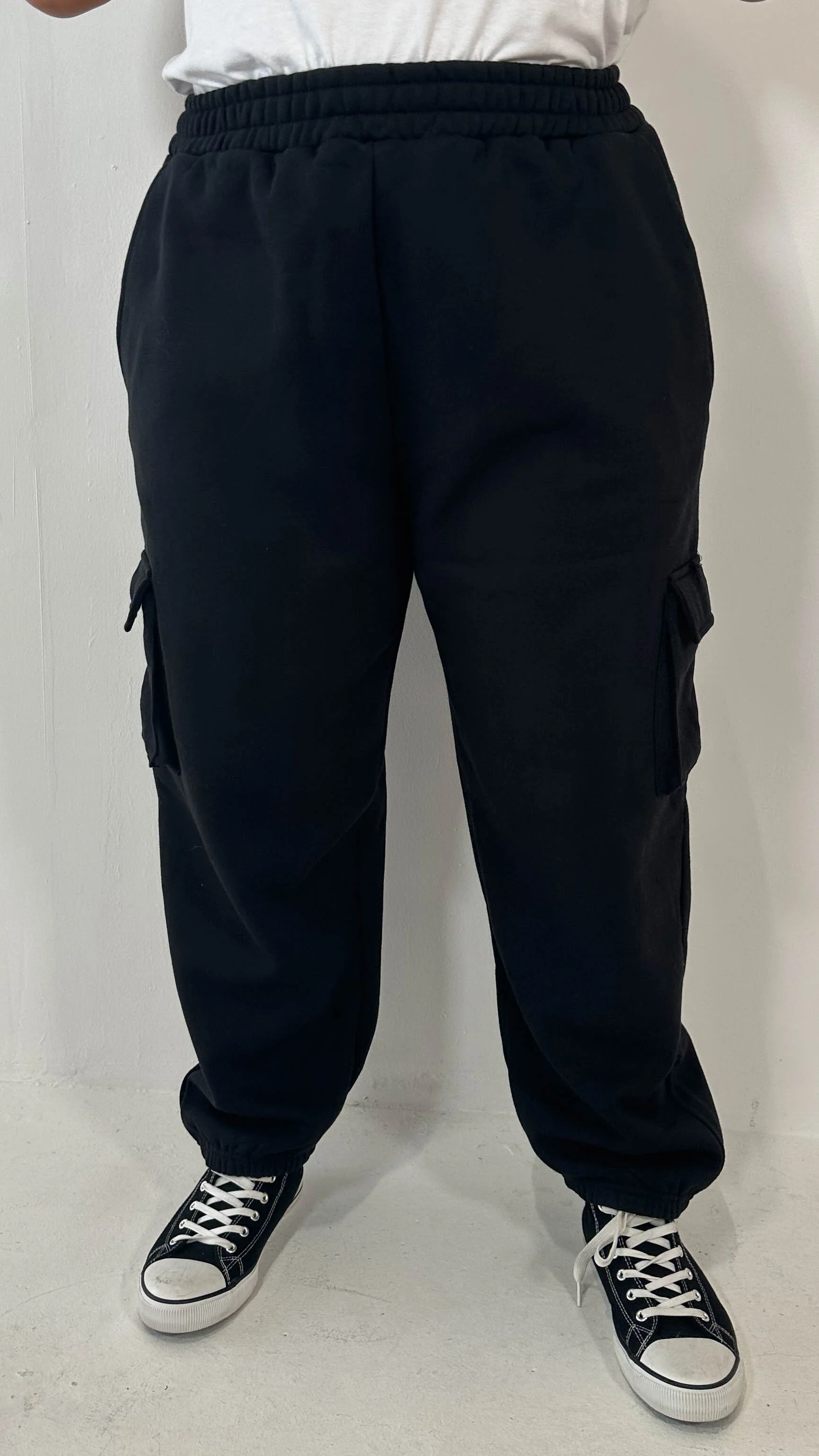 CurveWow Cargo Jogger Black - Image 2