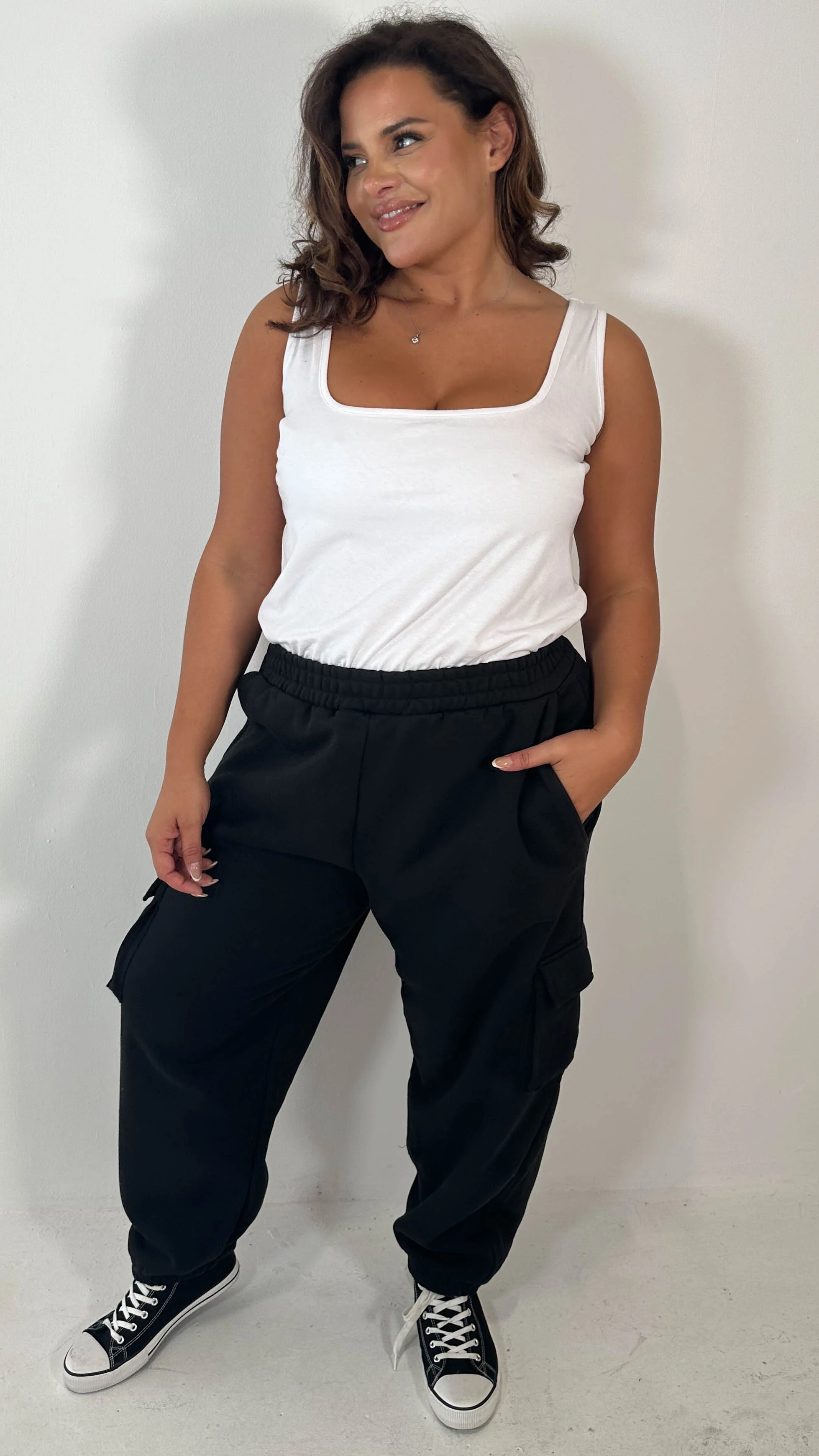 CurveWow Cargo Jogger Black - Image 4