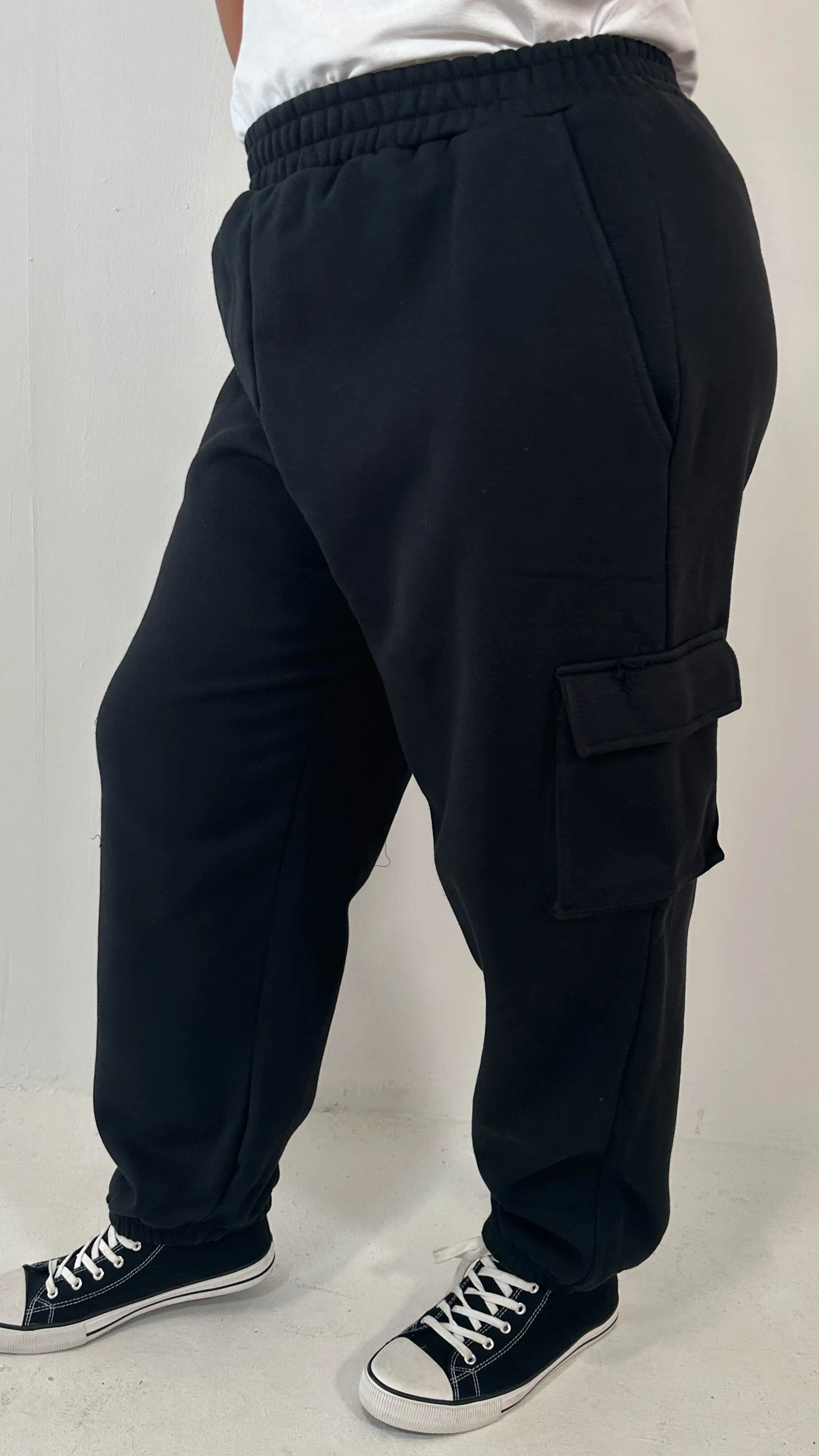 CurveWow Cargo Jogger Black - Image 5