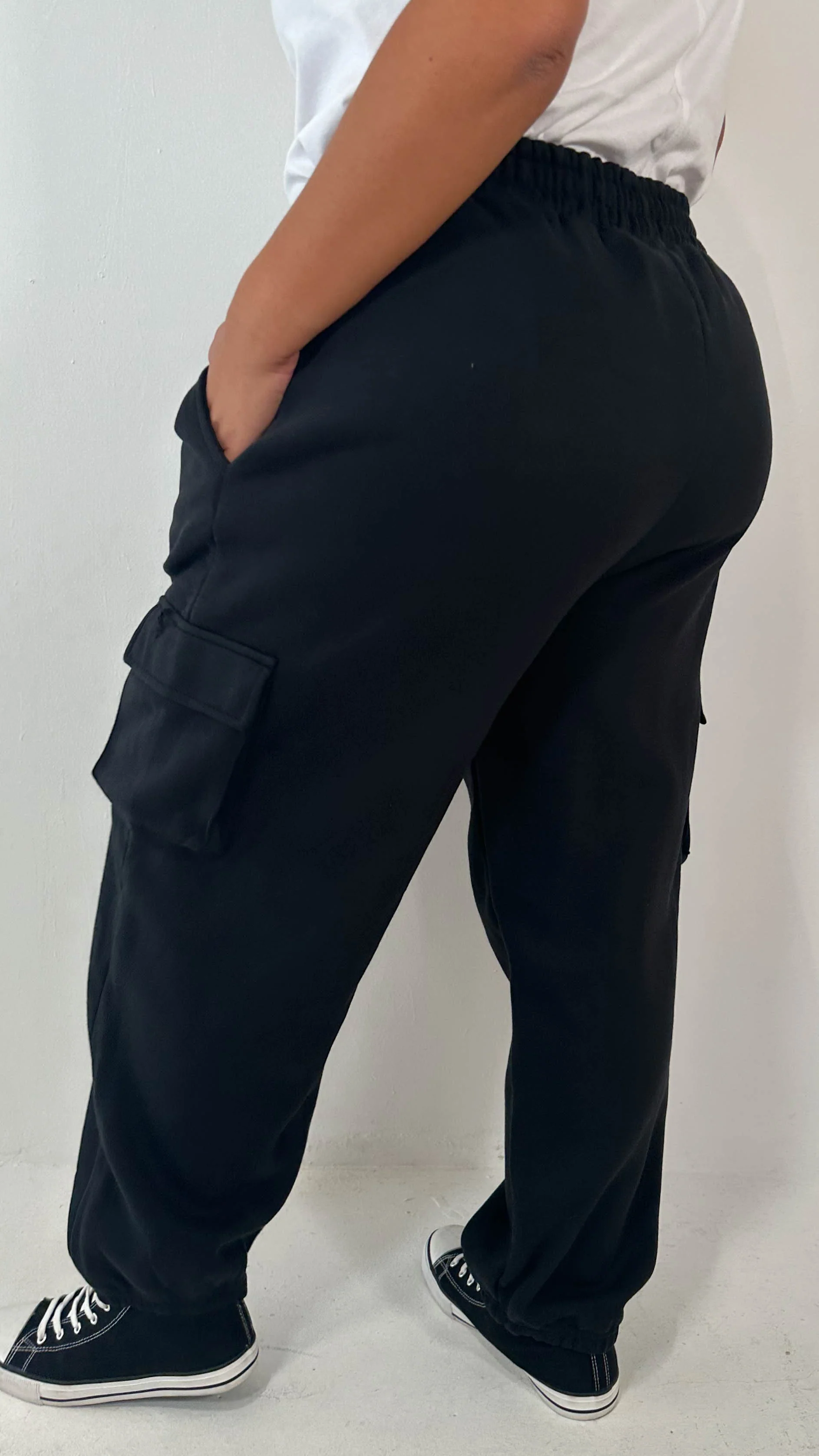 CurveWow Cargo Jogger Black - Image 6