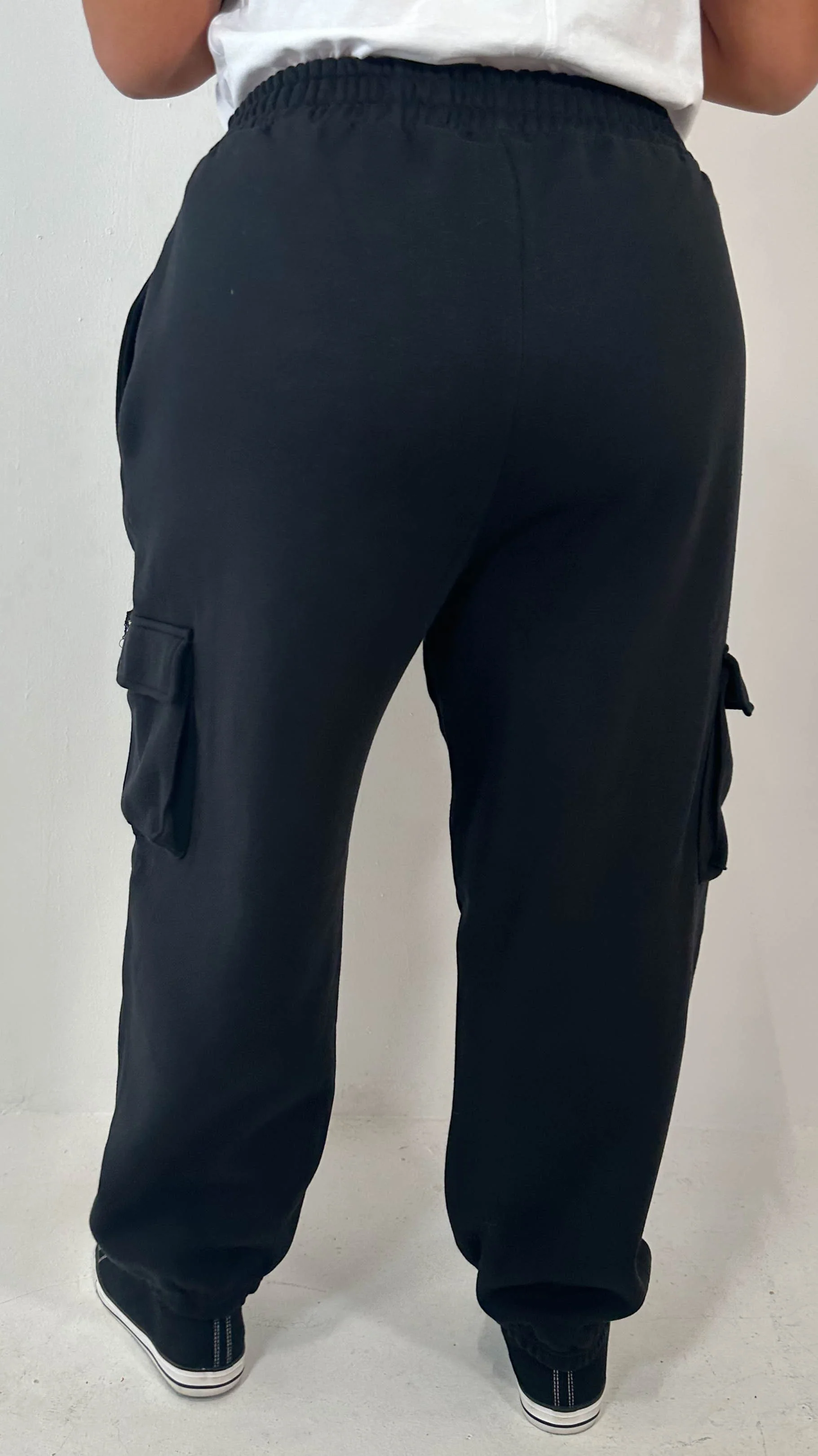 CurveWow Cargo Jogger Black - Image 7