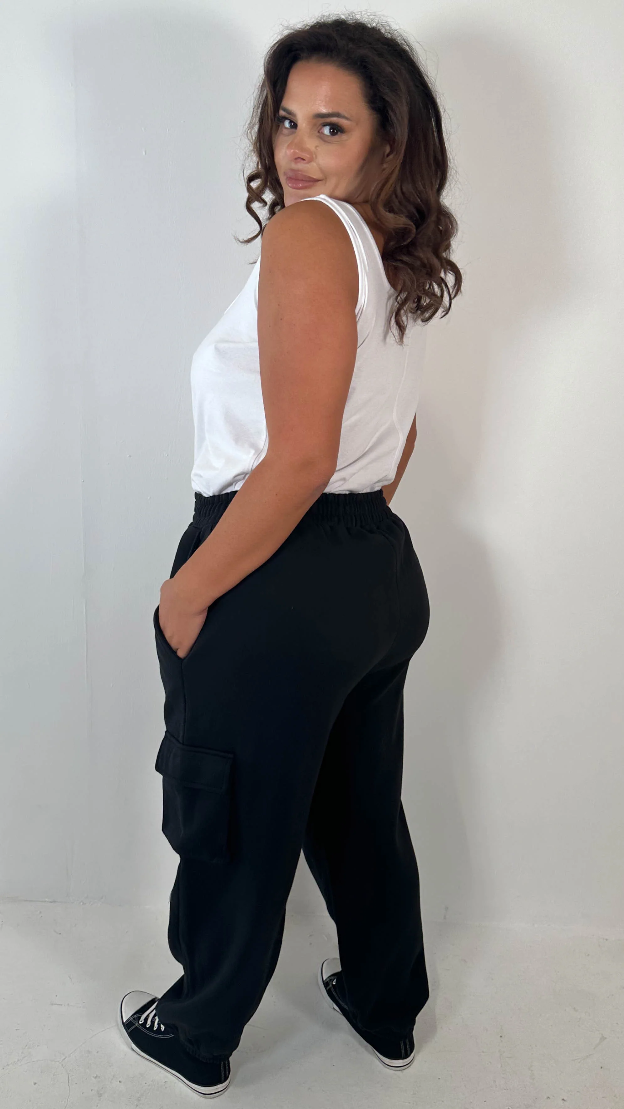 CurveWow Cargo Jogger Black - Image 8