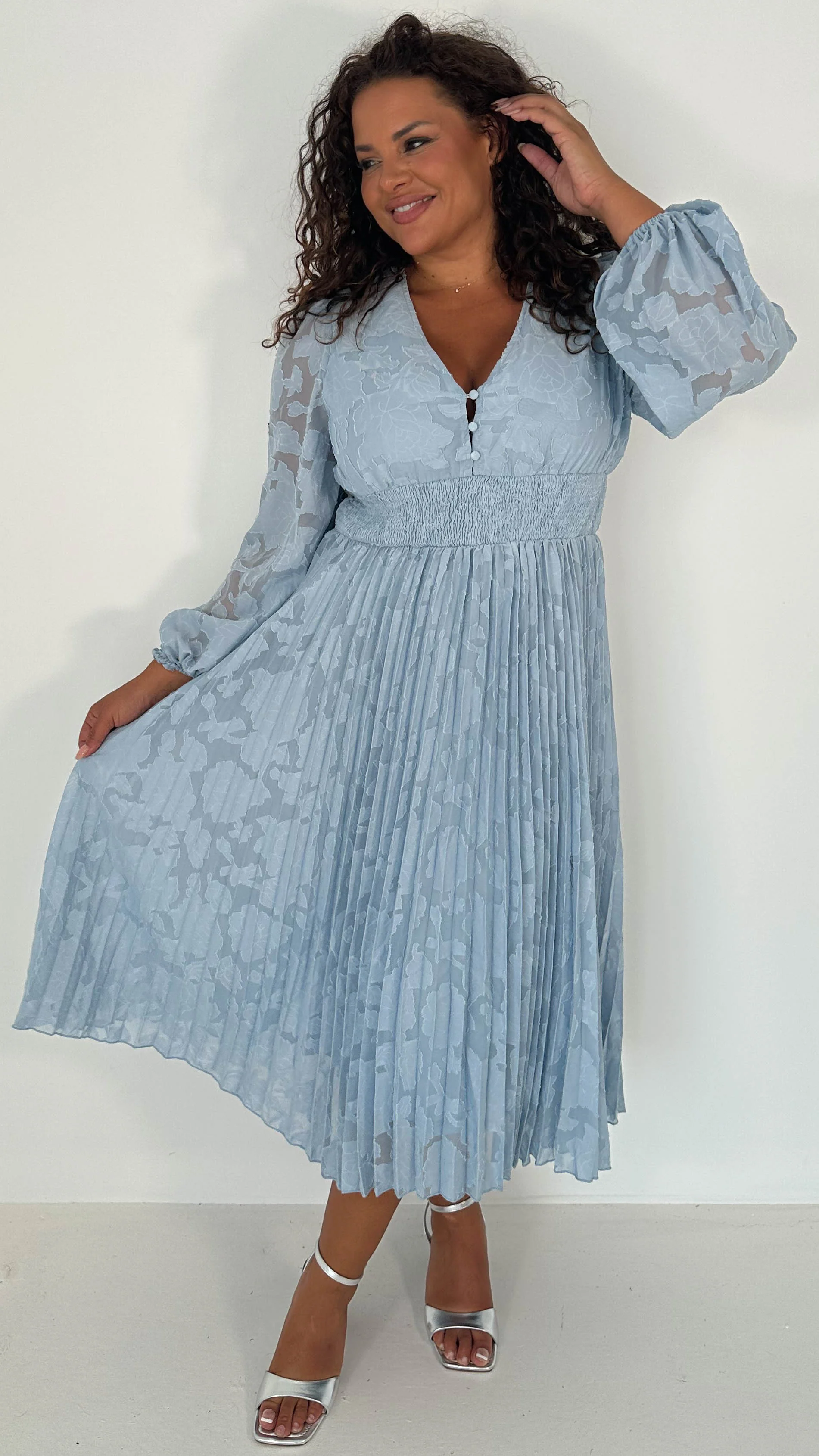 CurveWow V-Neck Pleated Dress Blue - Image 4