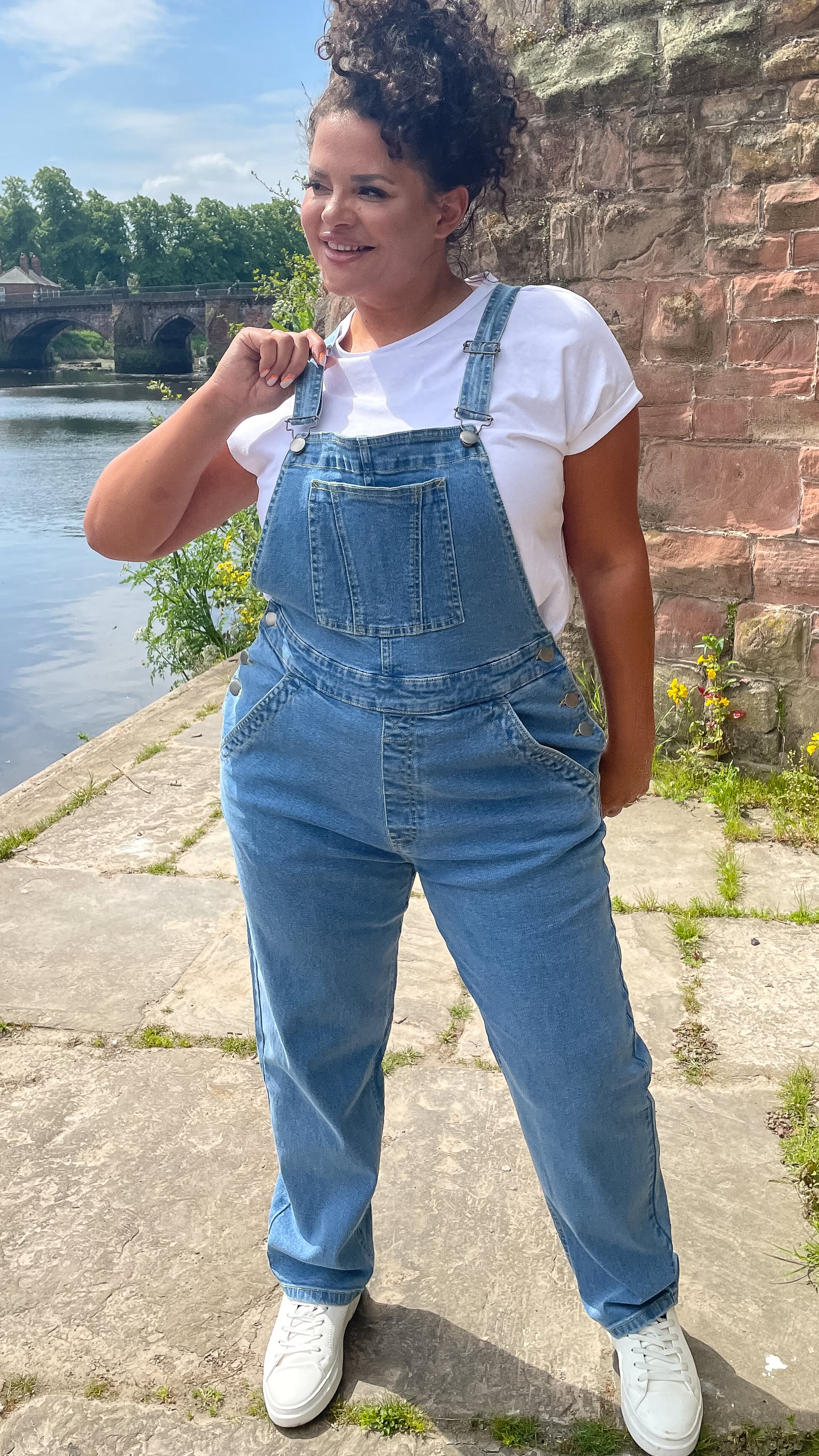 CurveWow Mom Style Denim Dungaree Light Wash - Image 5