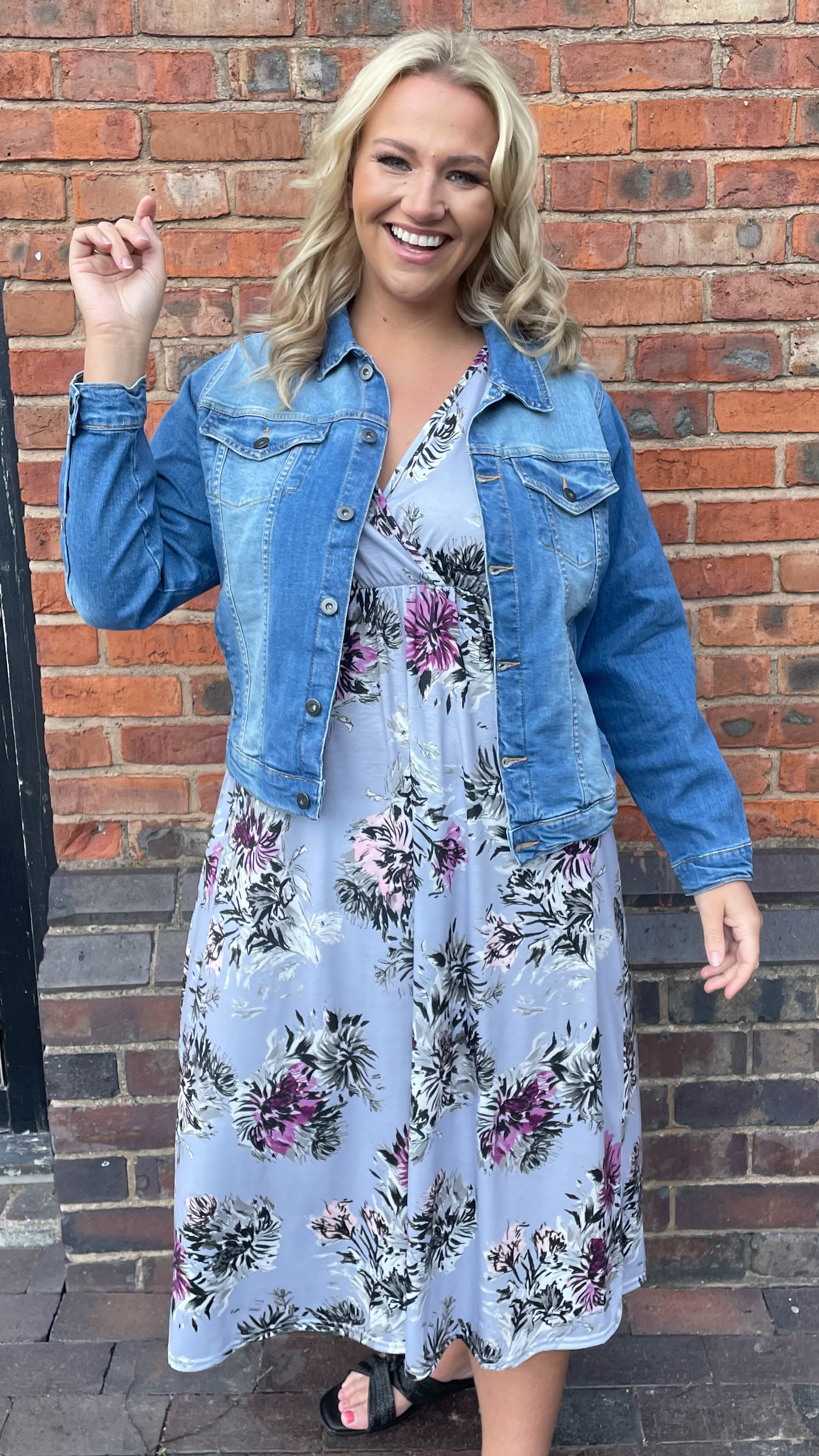 CurveWow Denim Jacket Light Wash - Image 4