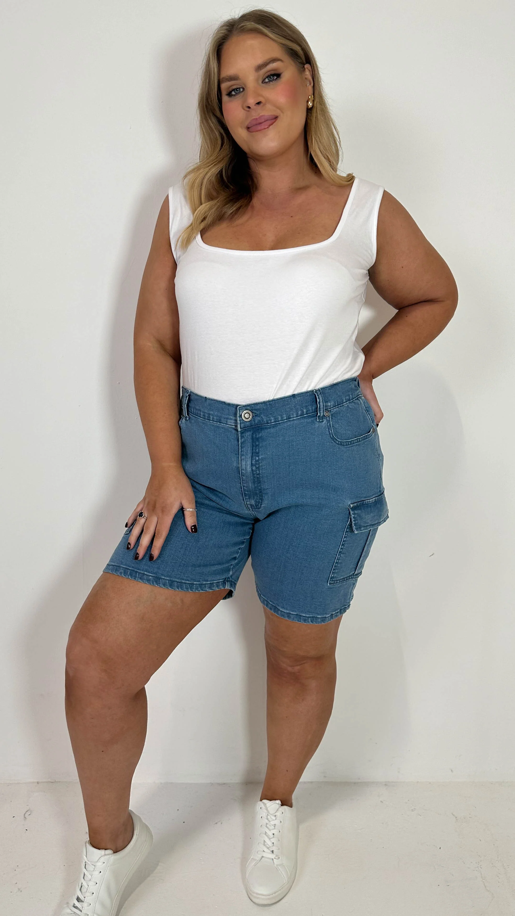 CurveWow Cargo Denim Short Mid Wash - Image 5