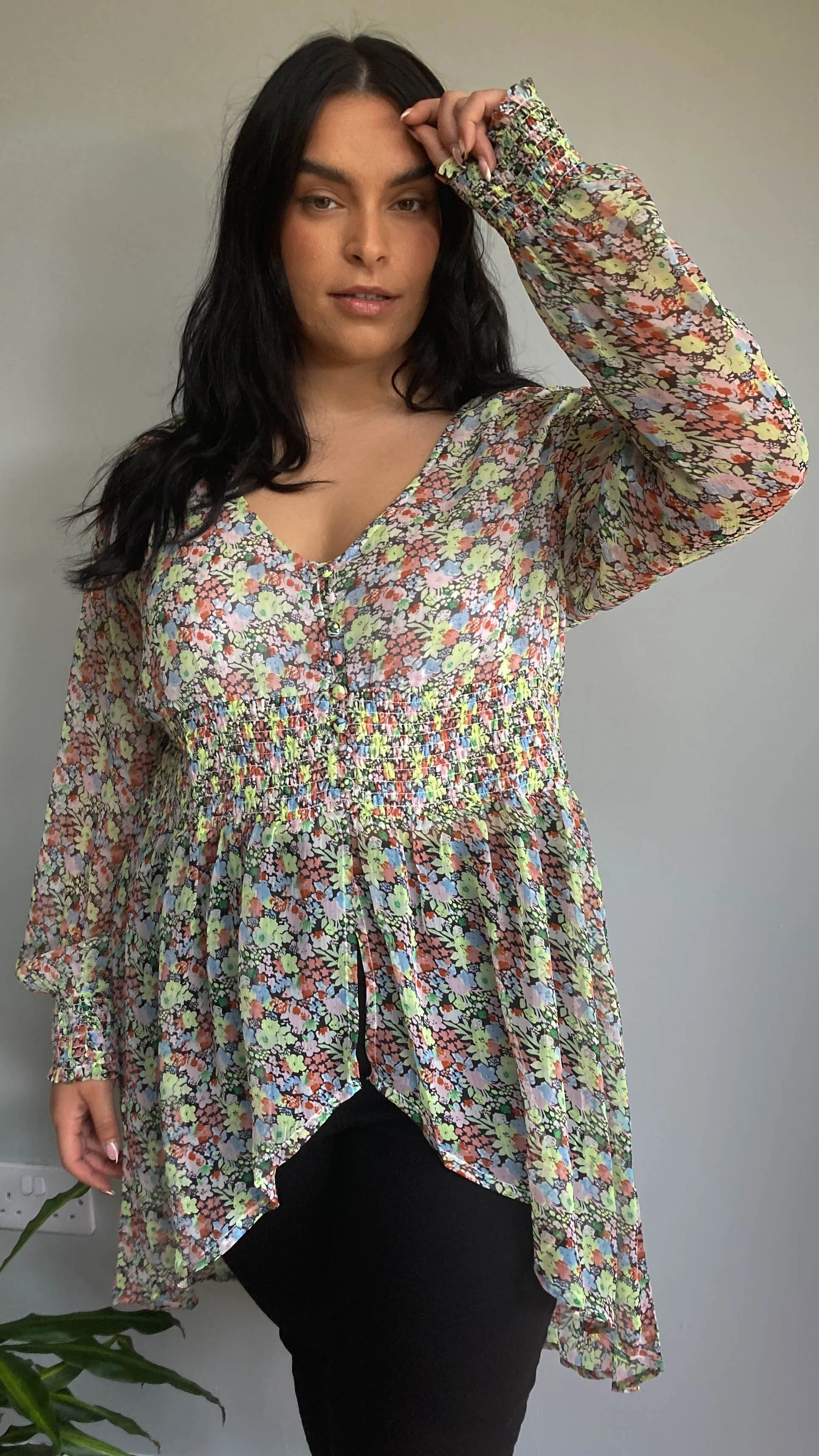 CurveWow Dipped Hem Blouse Floral Print - Image 3