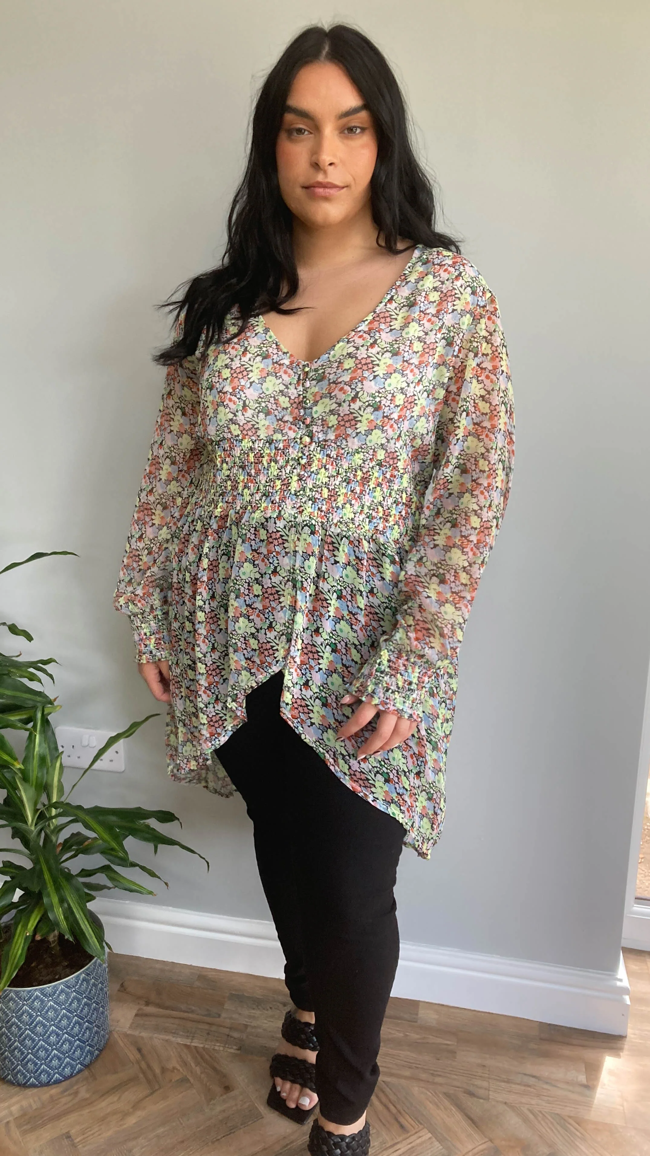 CurveWow Dipped Hem Blouse Floral Print - Image 4