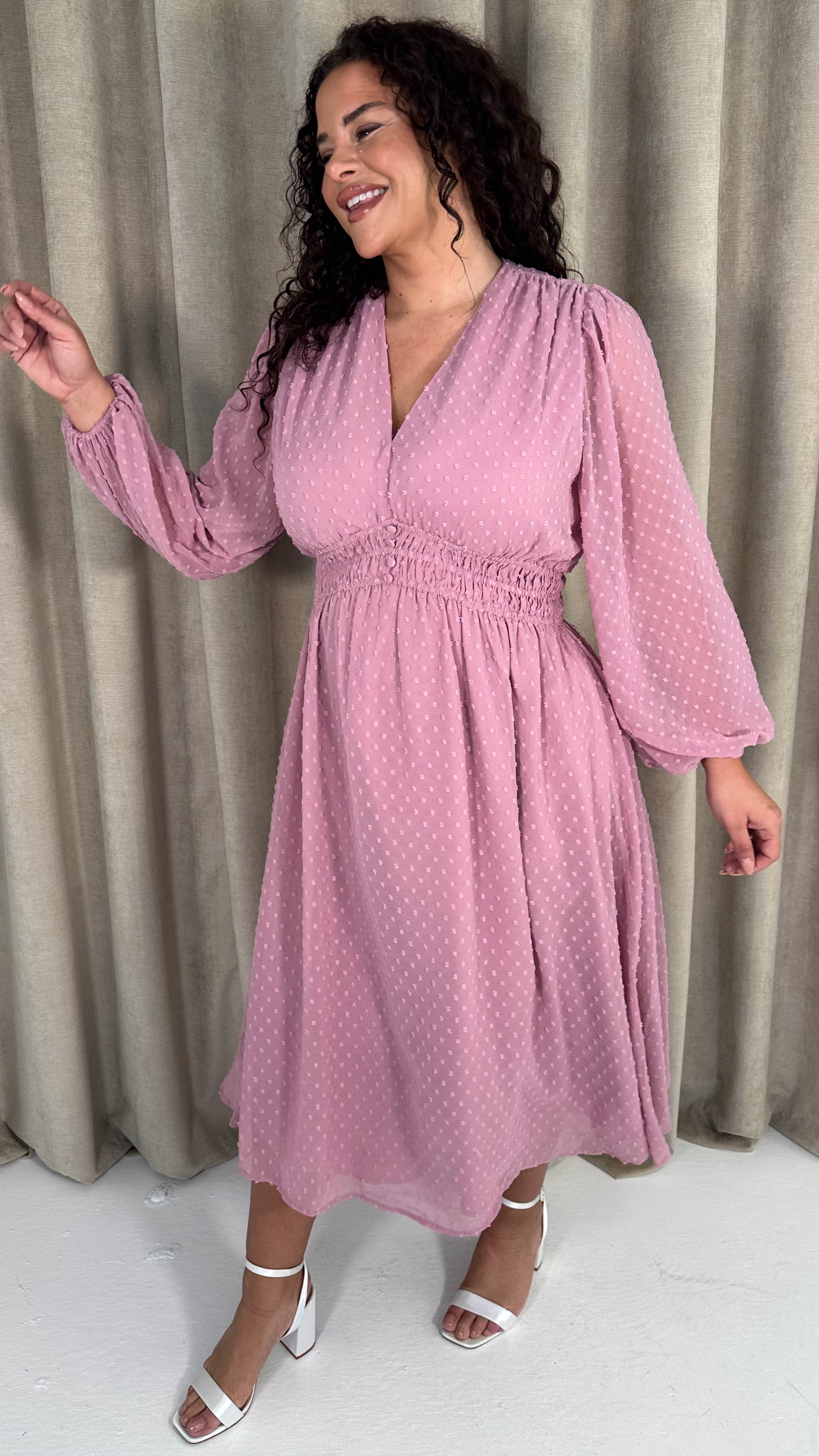 CurveWow Dobby Shirred Bodice Midi Dress Pink - Image 3