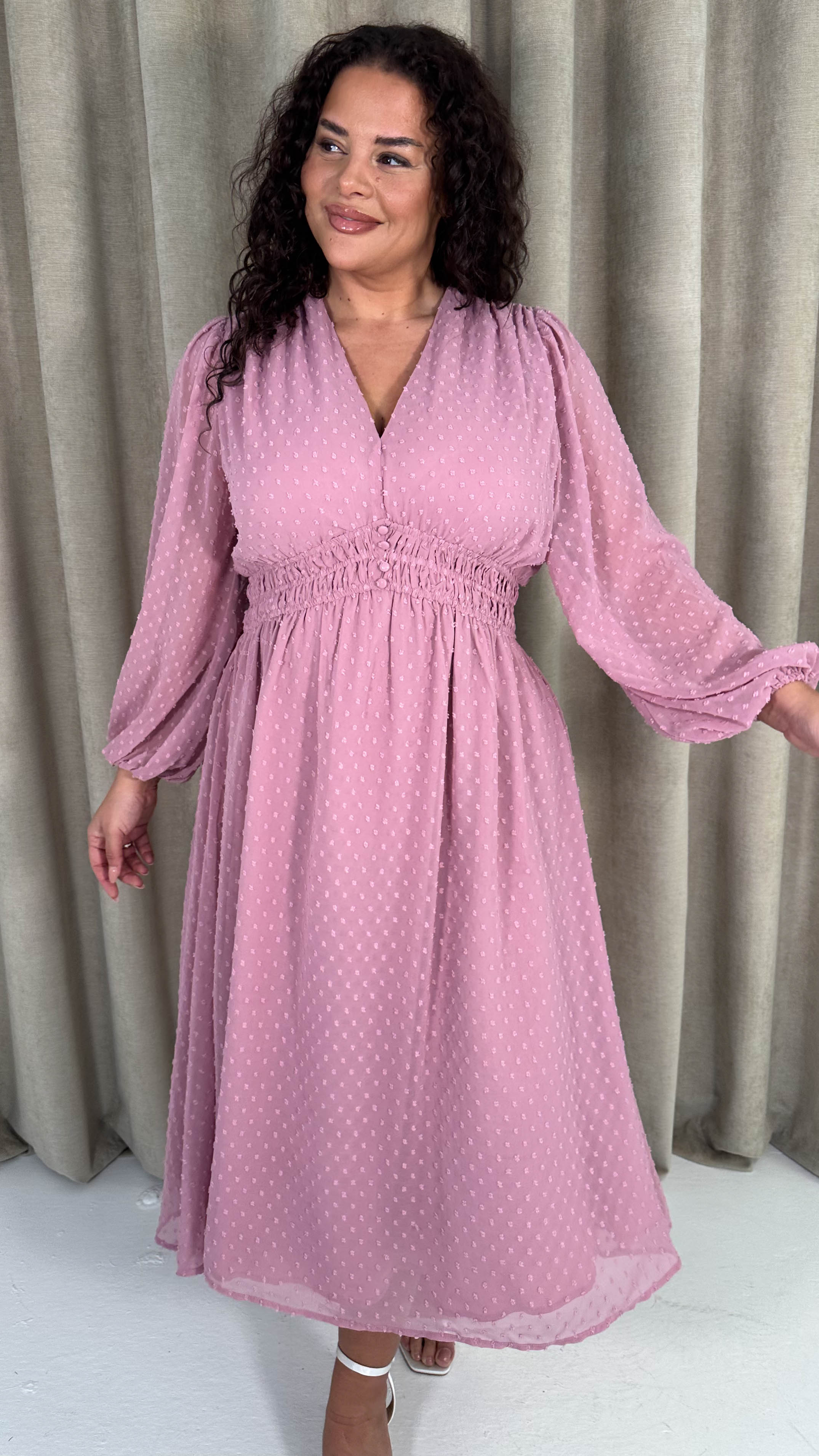 CurveWow Dobby Shirred Bodice Midi Dress Pink - Image 5