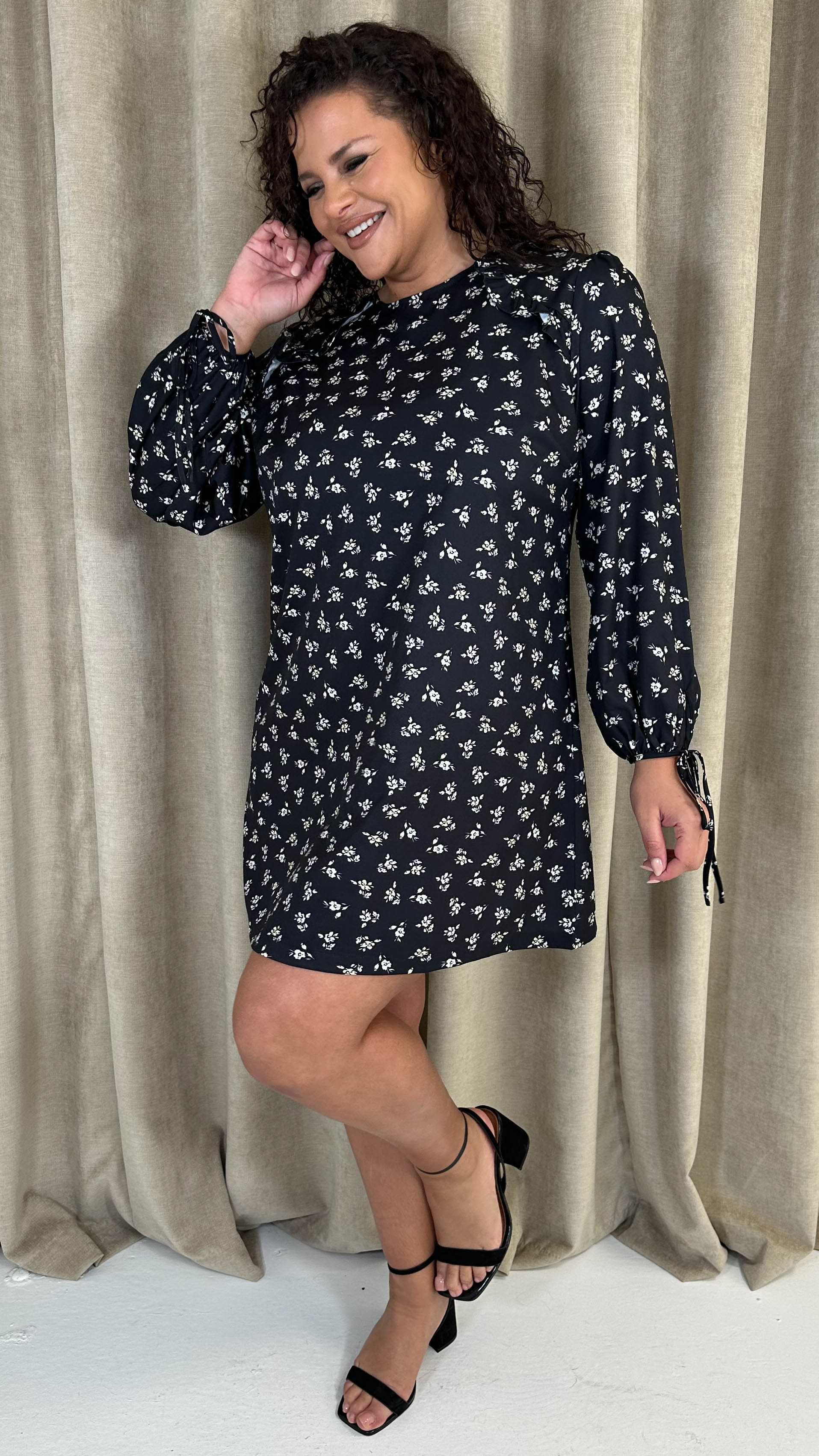 CurveWow Printed Tie Sleeve Shift Dress Black Floral - Image 5