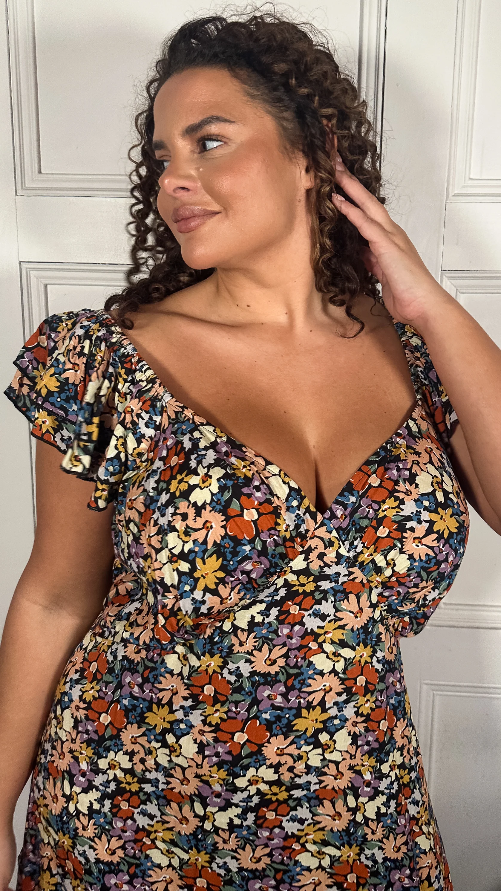 CurveWow Frill Cap Sleeve Tiered Dress Black Floral - Image 2