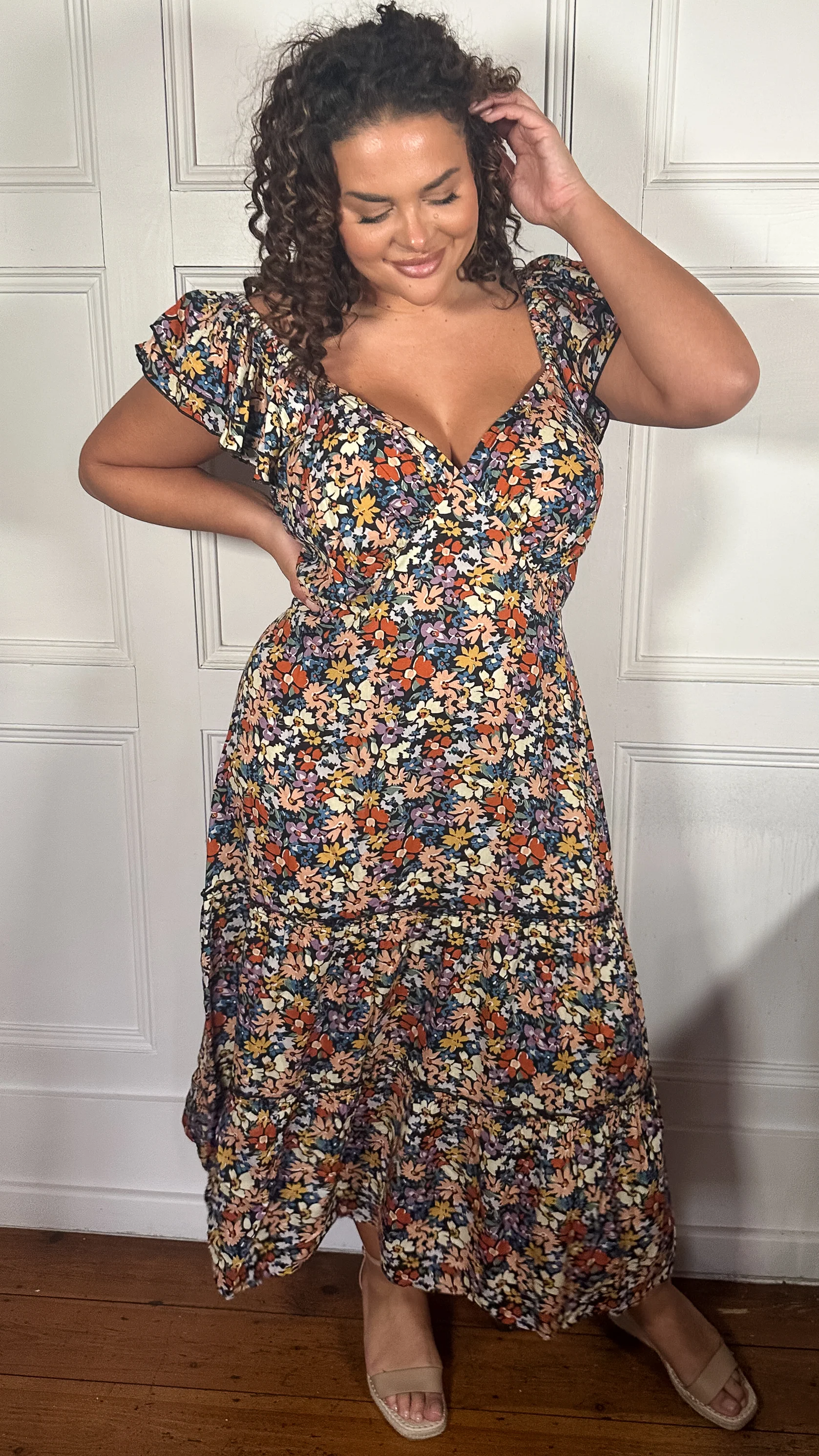 CurveWow Frill Cap Sleeve Tiered Dress Black Floral - Image 4