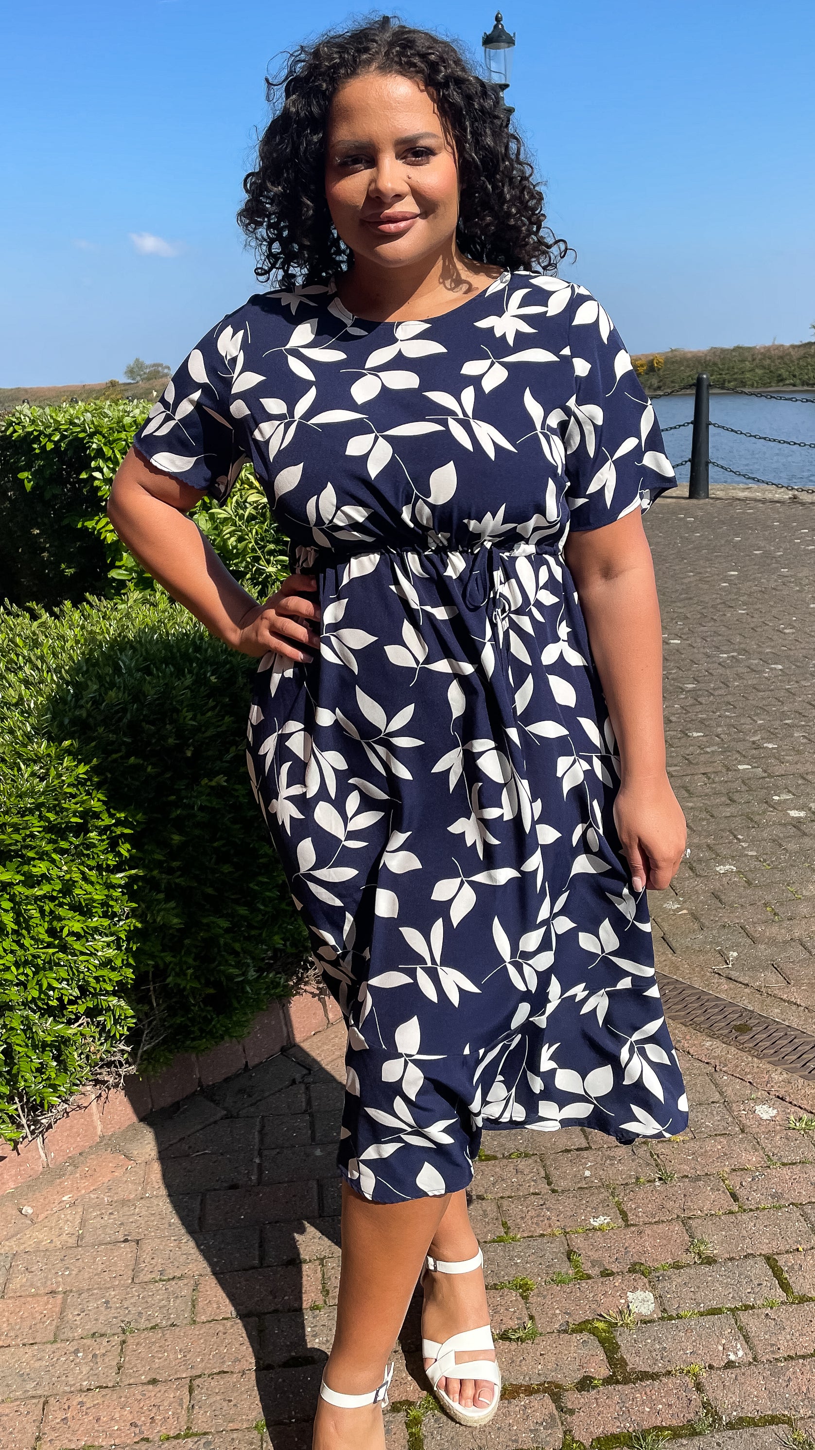 CurveWow Frill Hem Midi Dress Navy Ivory Floral - Image 3