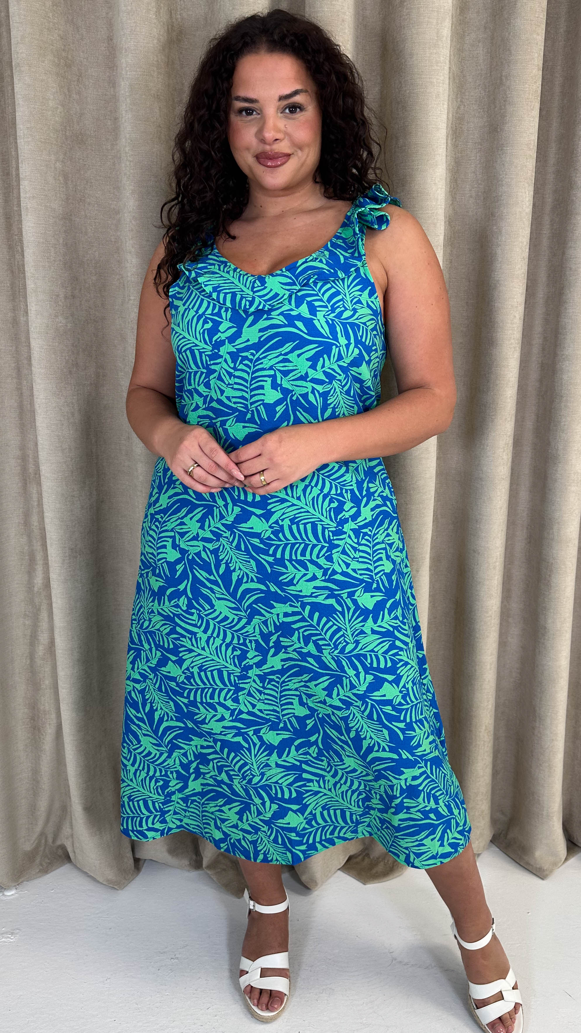 CurveWow Frill V-Neck Summer Dress Blue & Green Palm - Image 3