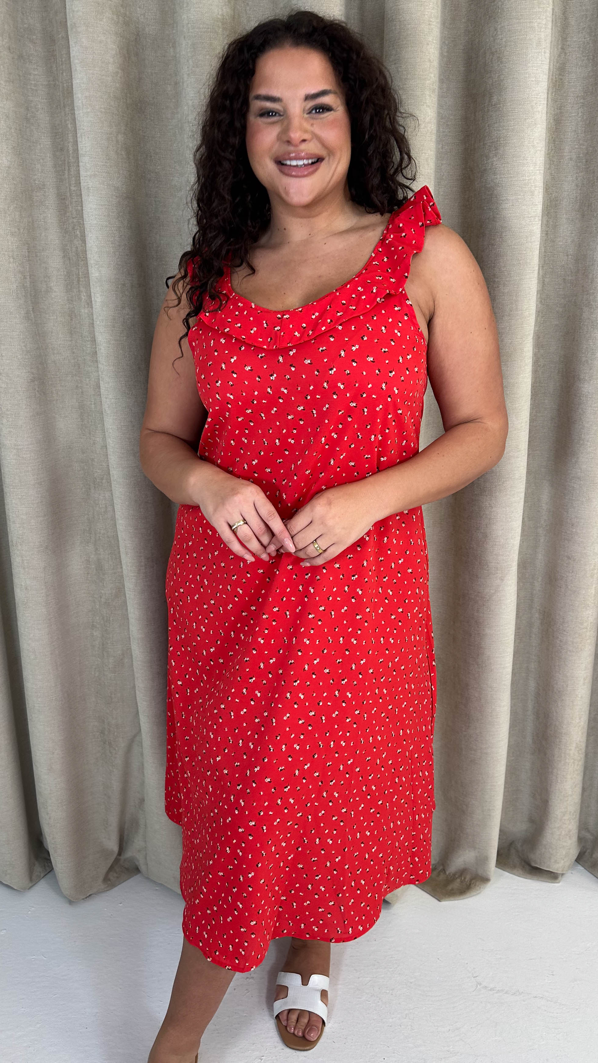 CurveWow Frill V-Neck Summer Dress Red Ditsy - Image 3