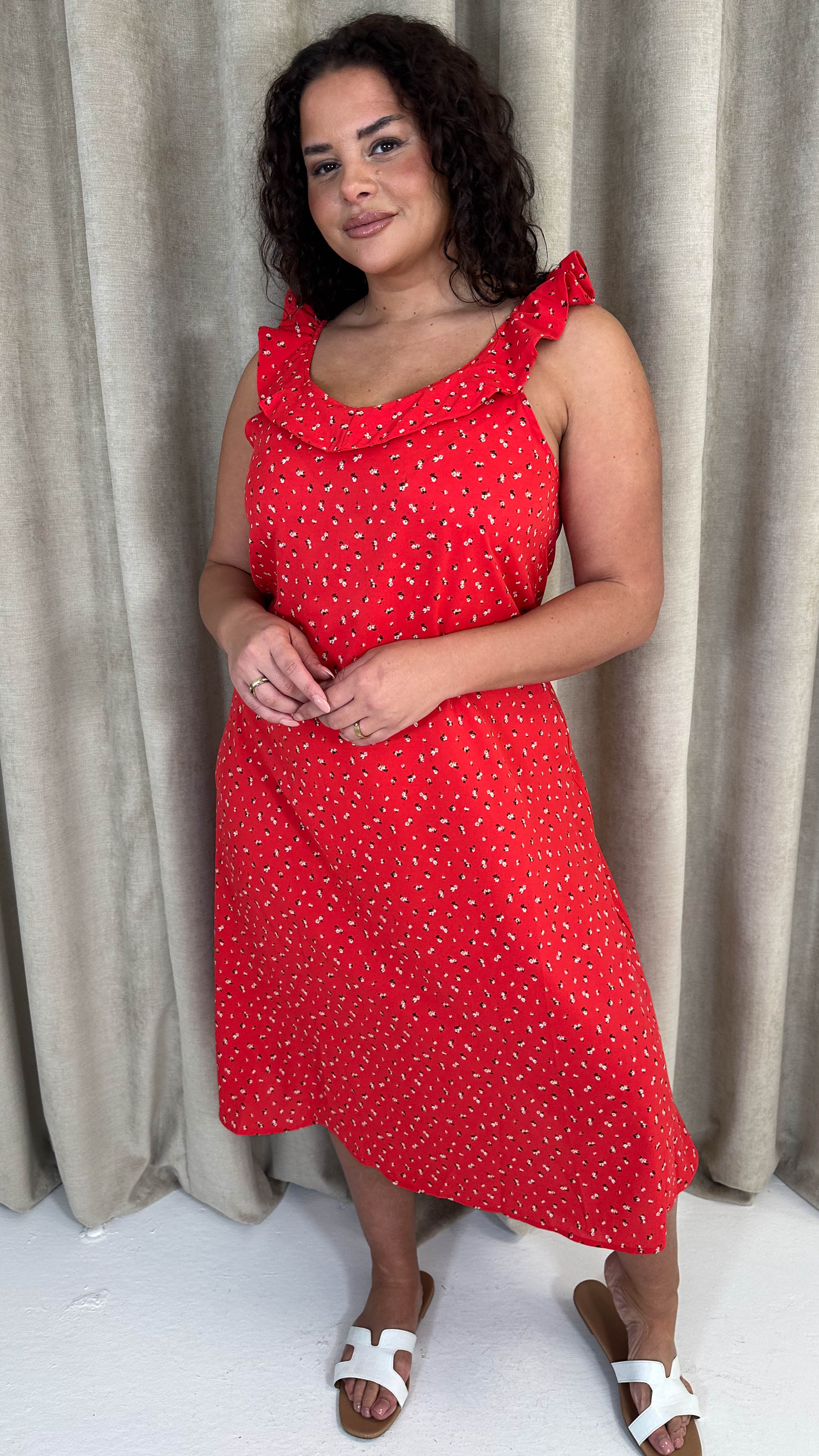 CurveWow Frill V-Neck Summer Dress Red Ditsy - Image 4