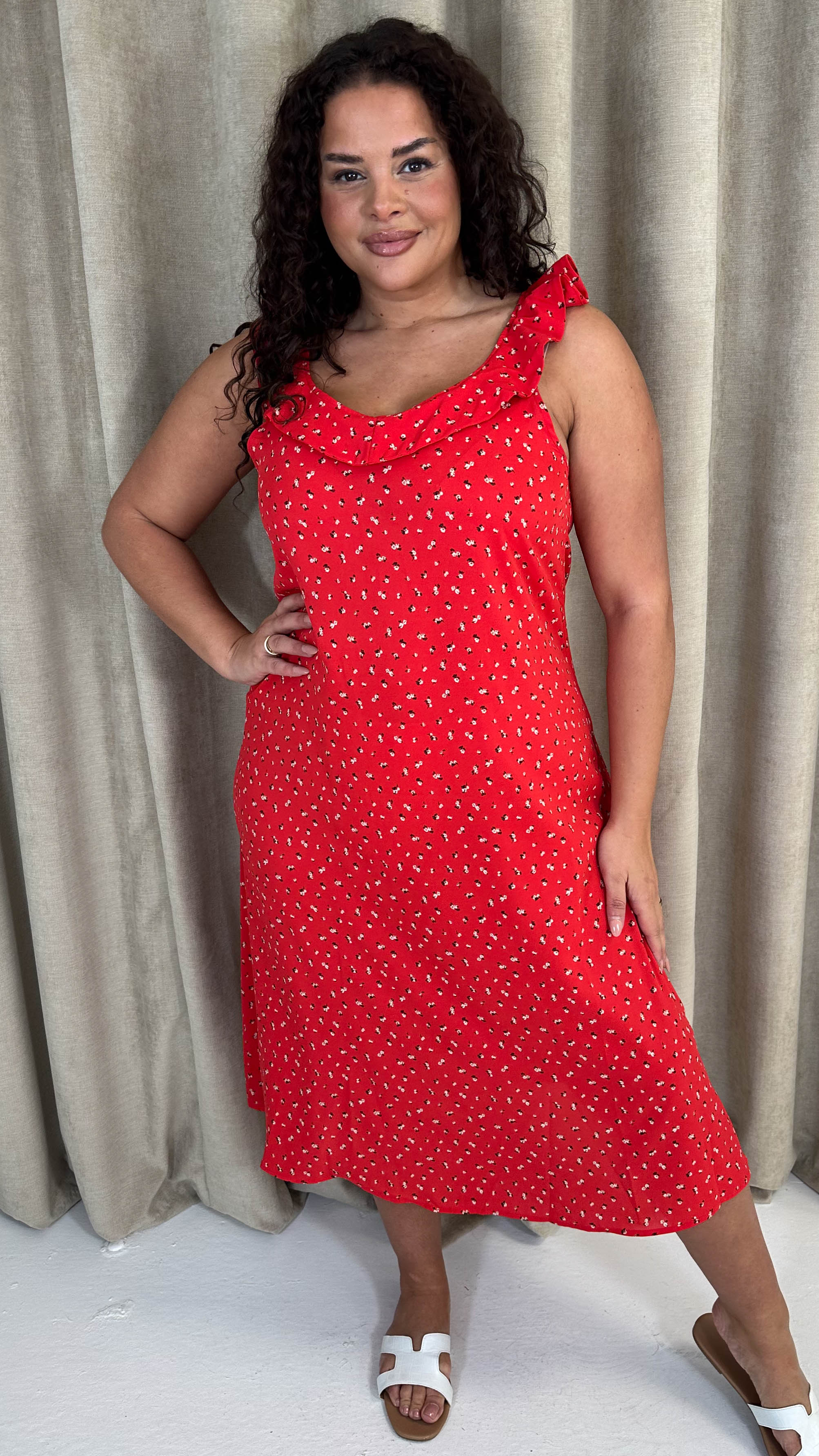 CurveWow Frill V-Neck Summer Dress Red Ditsy - Image 5